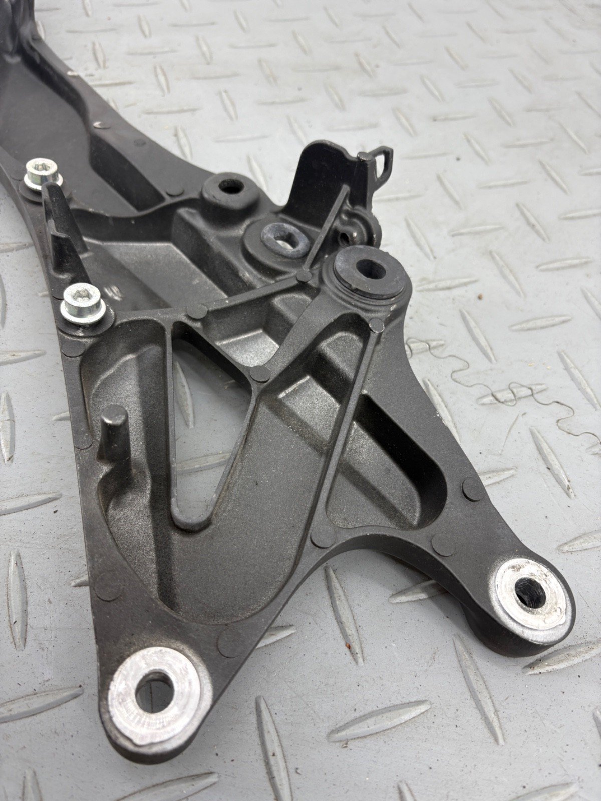 HONDA CBR1000RR 2014 REAR LEFT SUBFRAME MOUNT MFLAL2 - Image 13