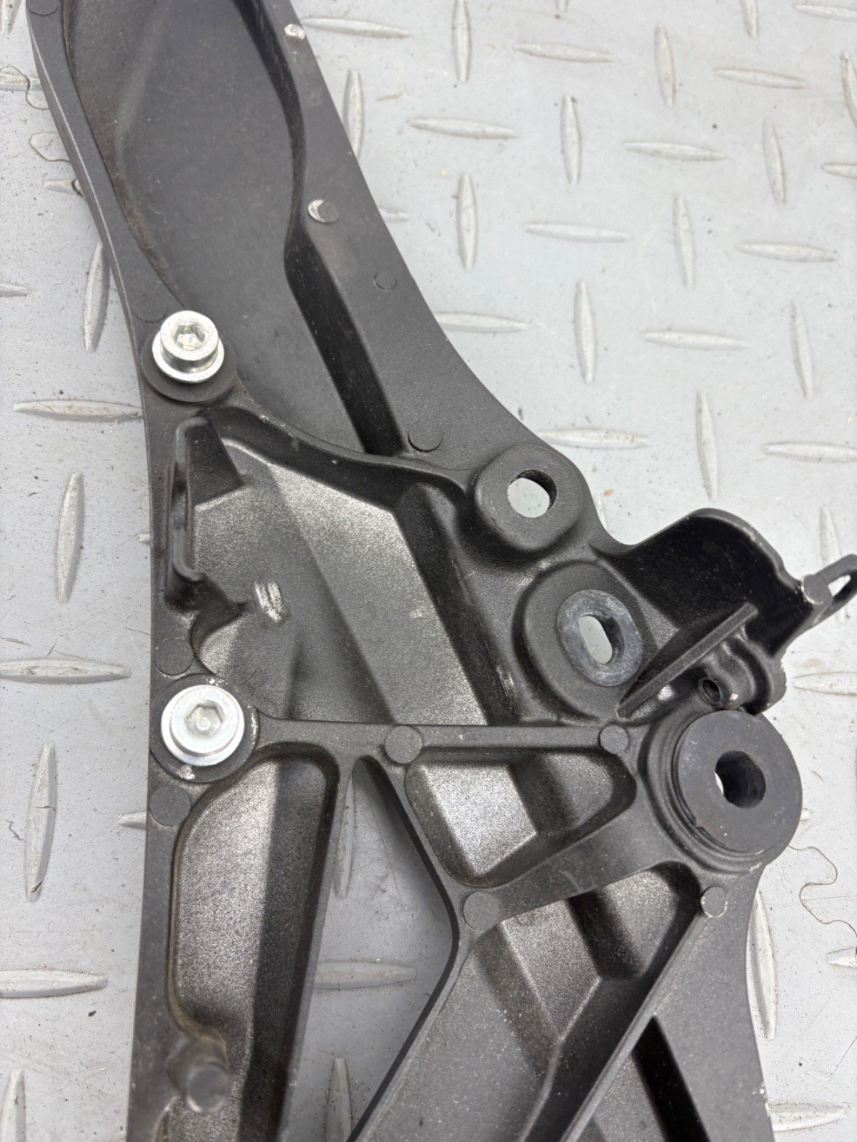 HONDA CBR1000RR 2014 REAR LEFT SUBFRAME MOUNT MFLAL2 - Image 14
