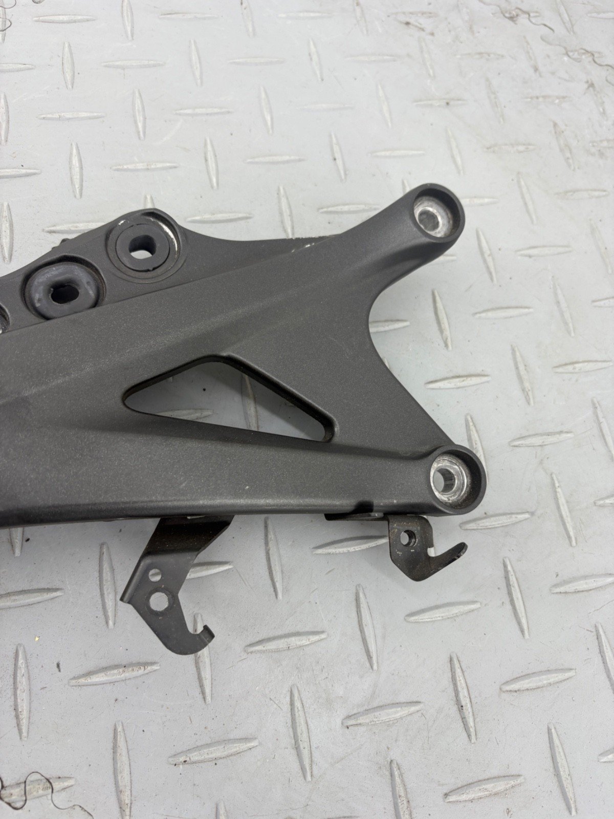 HONDA CBR1000RR 2014 REAR RIGHT SUBFRAME MOUNT MFLAR2 - Image 9