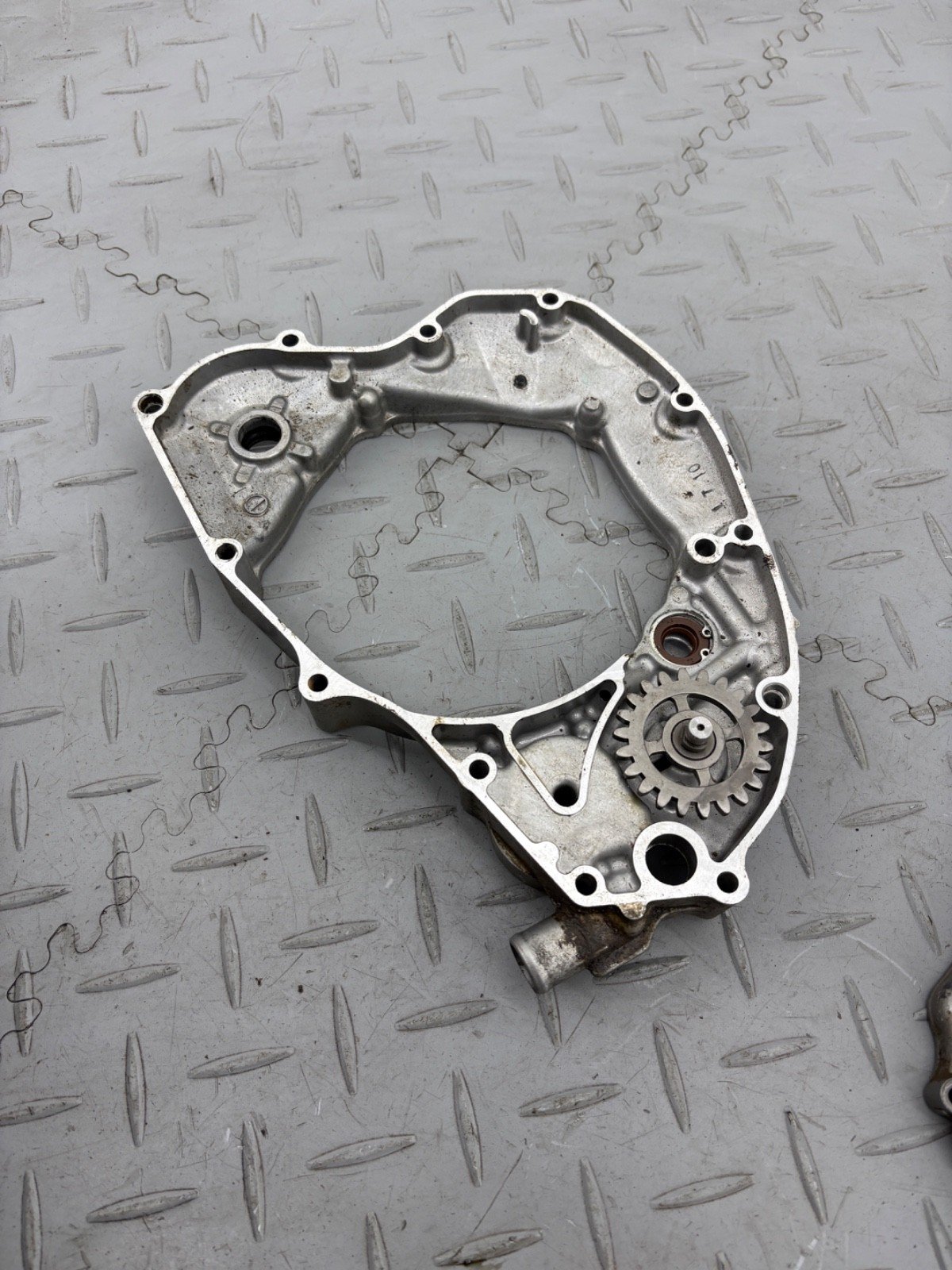 SUZUKI RMZ 250 2007 RIGHT SIDE ENGINE CLUTCH COVER - Image 12