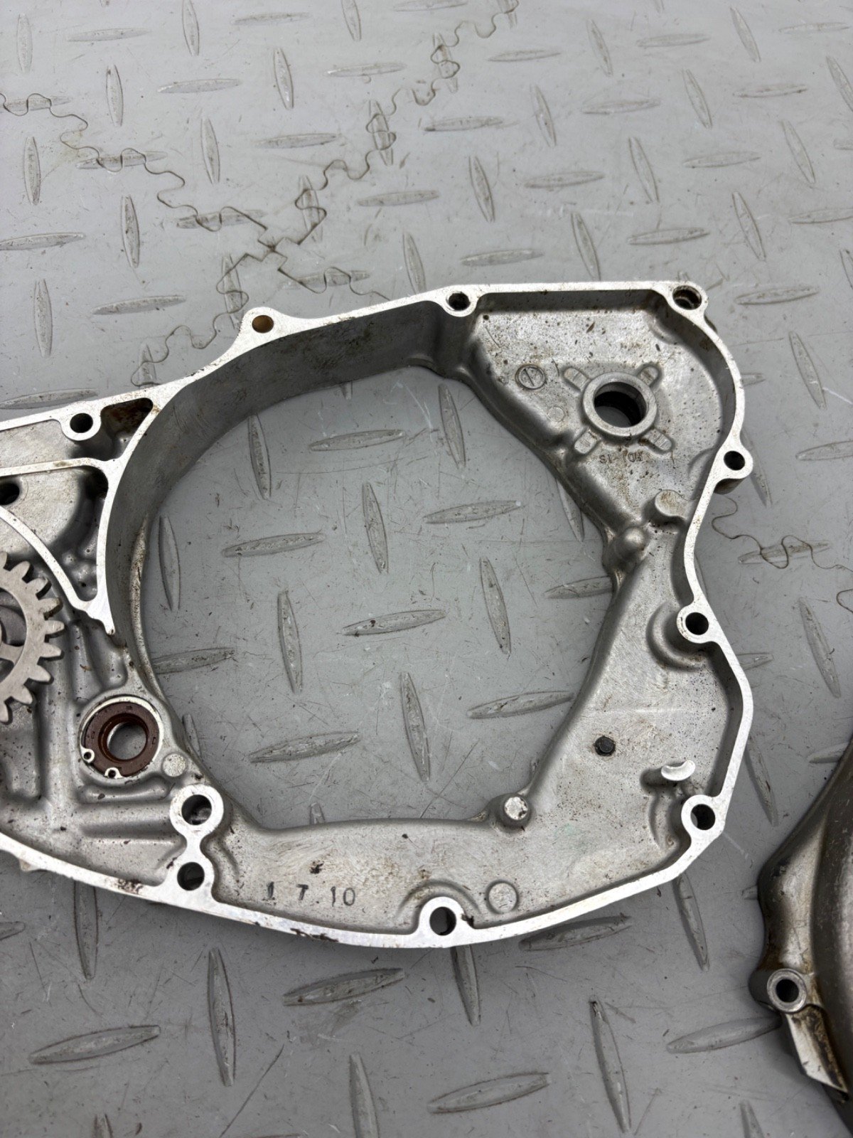 SUZUKI RMZ 250 2007 RIGHT SIDE ENGINE CLUTCH COVER - Image 15