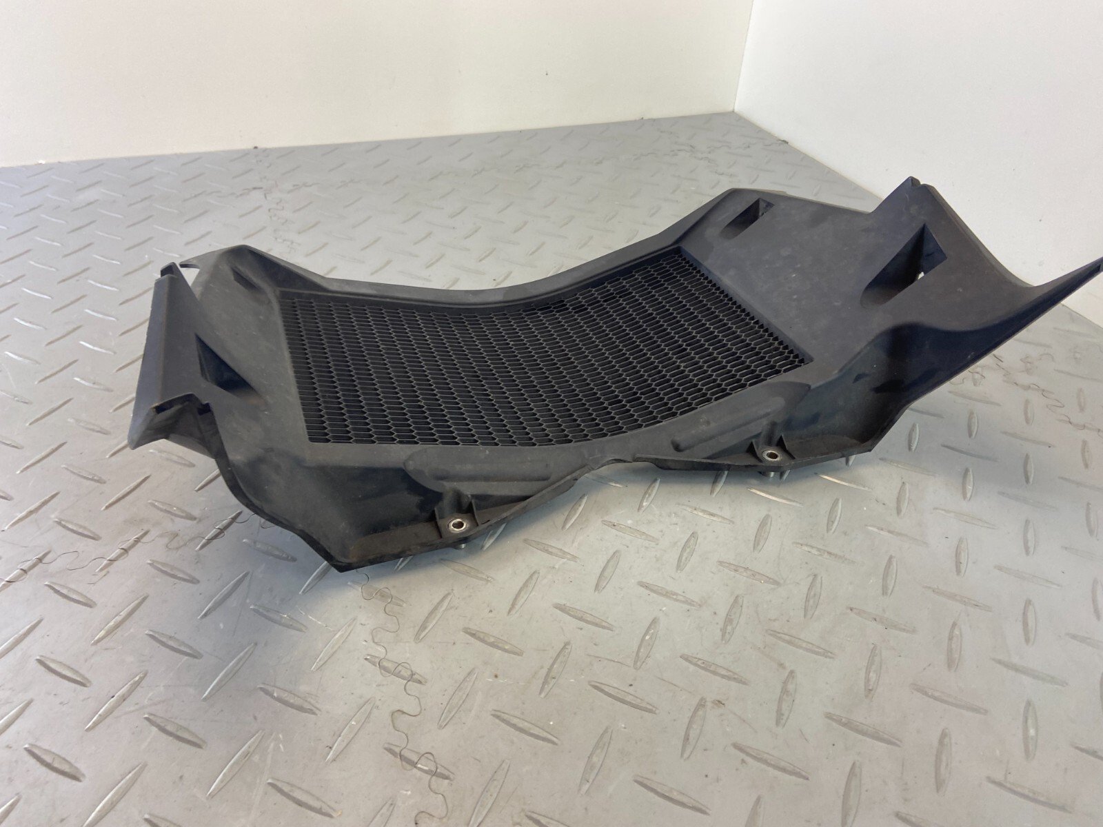 BMW F850GS 2021 AIR INTAKE DUCT RADIATOR COOLER GRILL PANEL COVER 8564635 N2 - Image 4