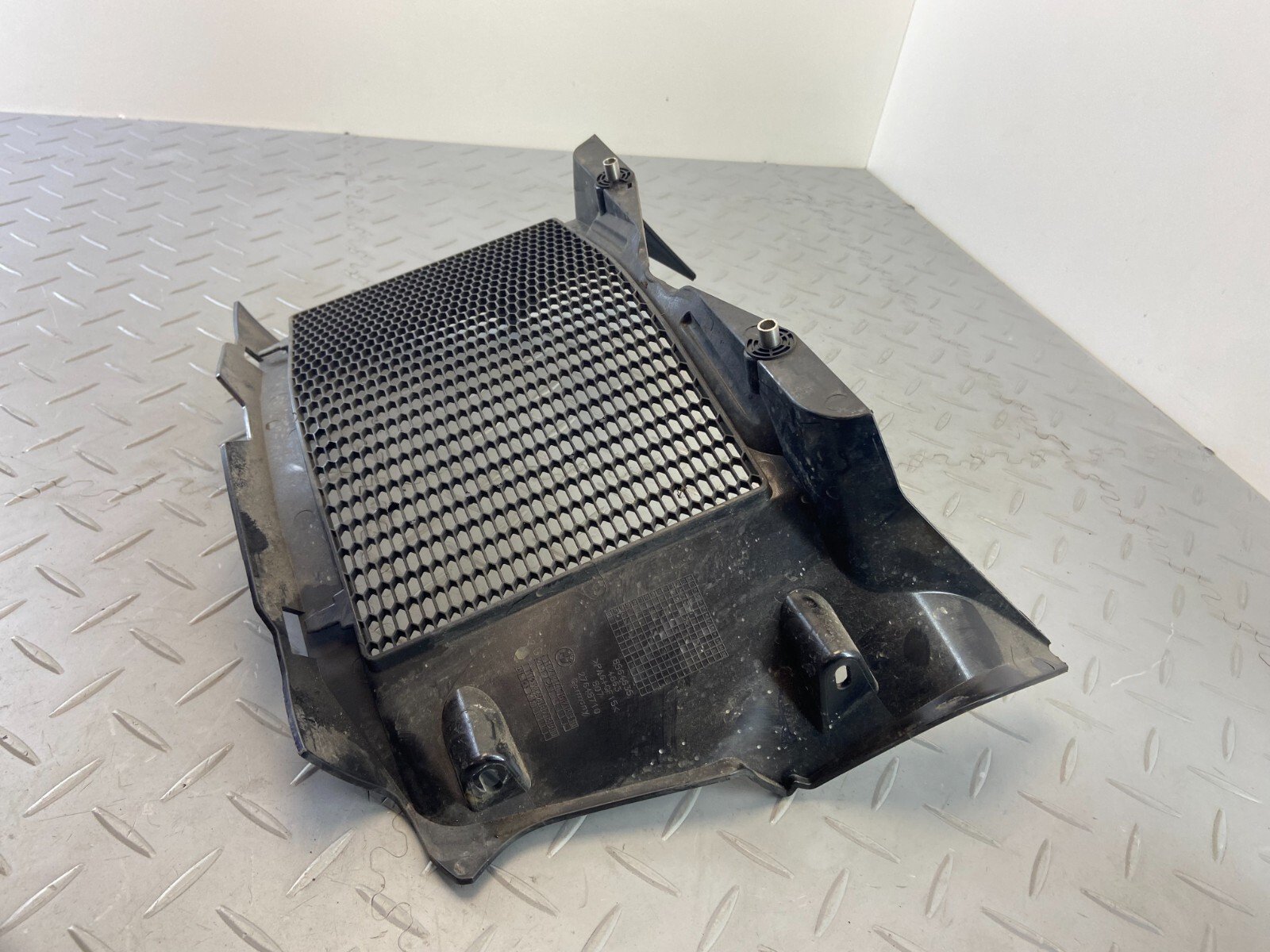 BMW F850GS 2021 AIR INTAKE DUCT RADIATOR COOLER GRILL PANEL COVER 8564635 N2 - Image 9