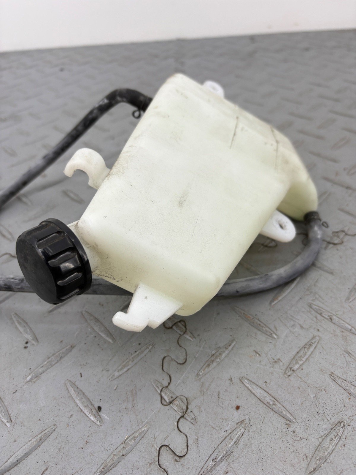 KAWASAKI KLZ VERSYS 1000 2015 EXPANSION COOLANT TANK BOTTLE - Image 4