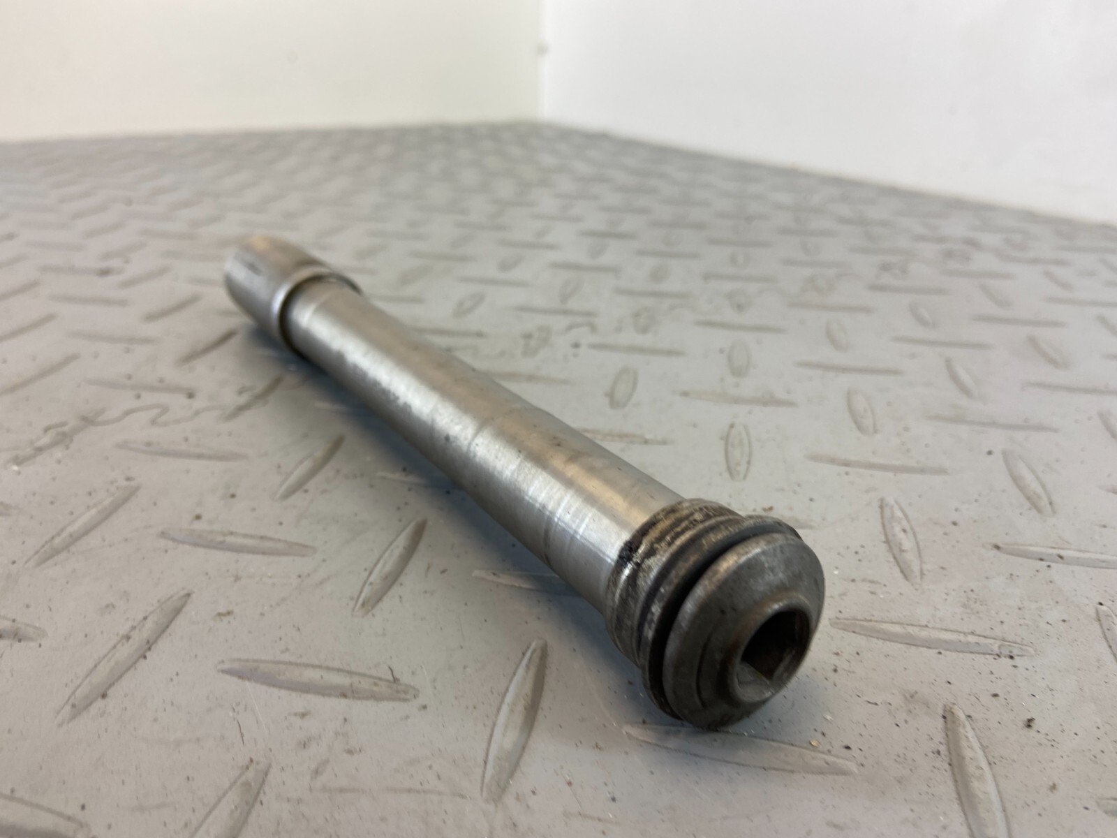 BMW F900XR K84 2020 FRONT WHEEL AXLE SPINDLE - Image 7