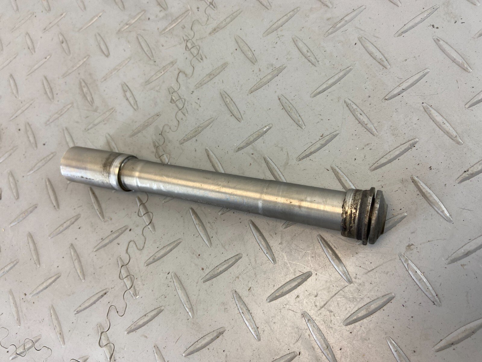 BMW F900XR K84 2020 FRONT WHEEL AXLE SPINDLE - Image 8