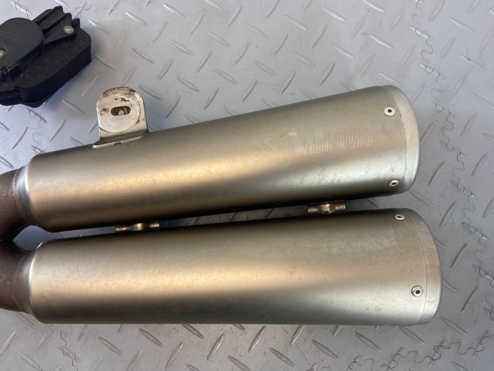 BMW R NINE T R9T PURE URBAN 2018 AKRAPOVIC EXHAUST SILENCER MUFFLER 8356968 - Image 3