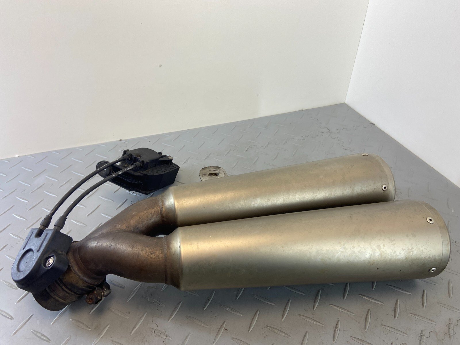 BMW R NINE T R9T PURE URBAN 2018 AKRAPOVIC EXHAUST SILENCER MUFFLER 8356968 - Image 5