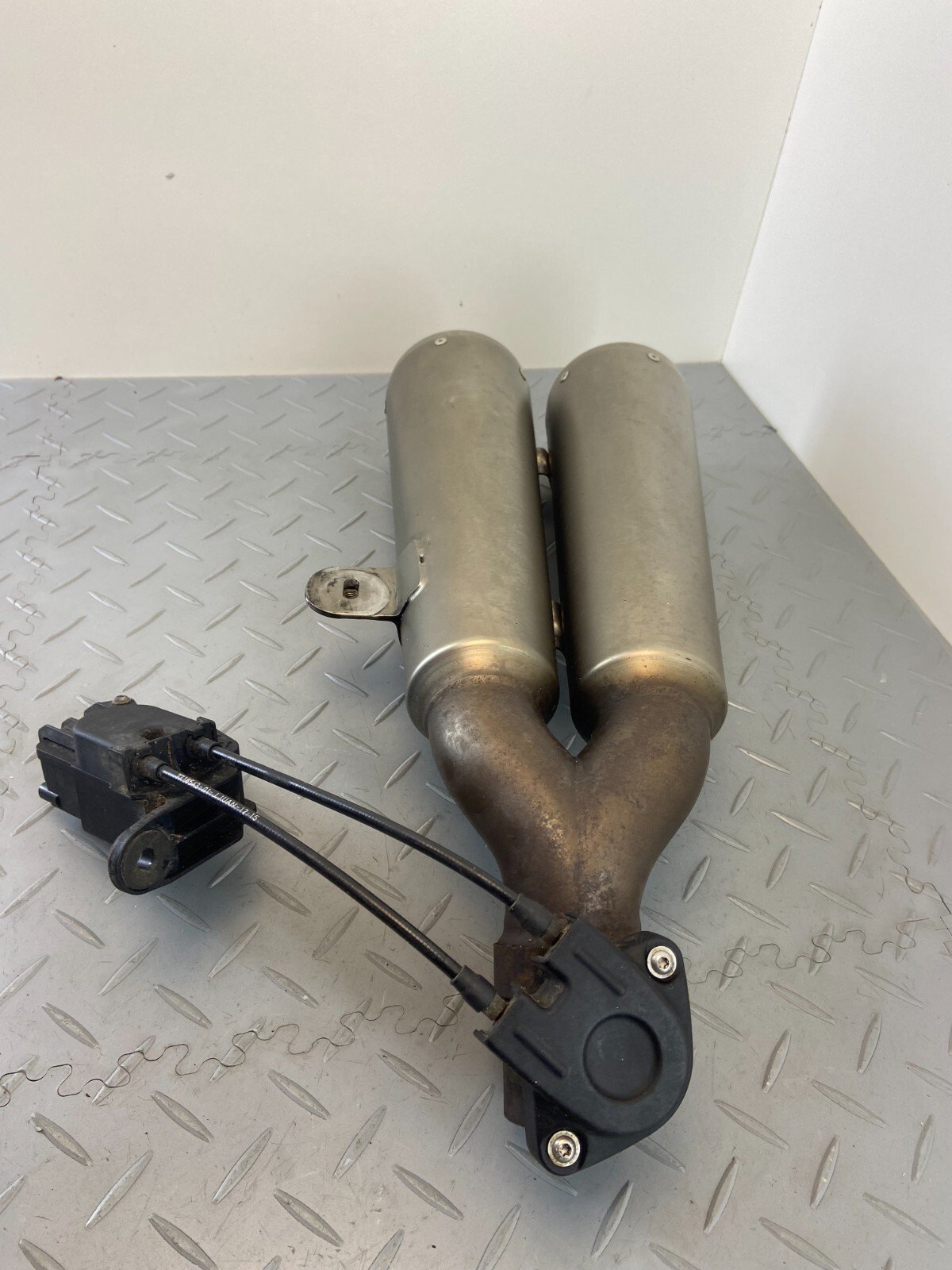 BMW R NINE T R9T PURE URBAN 2018 AKRAPOVIC EXHAUST SILENCER MUFFLER 8356968 - Image 9