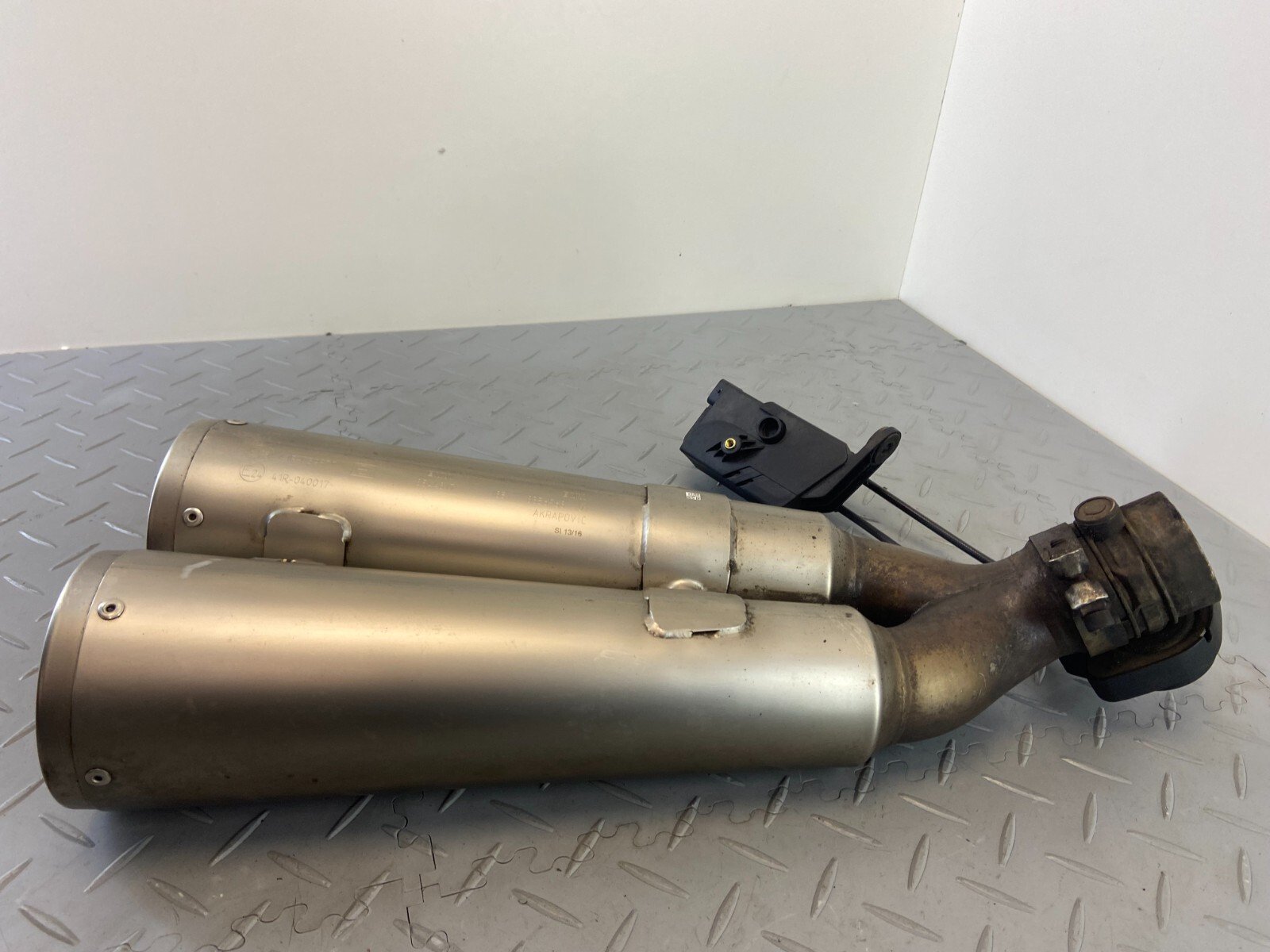 BMW R NINE T R9T PURE URBAN 2018 AKRAPOVIC EXHAUST SILENCER MUFFLER 8356968 - Image 10
