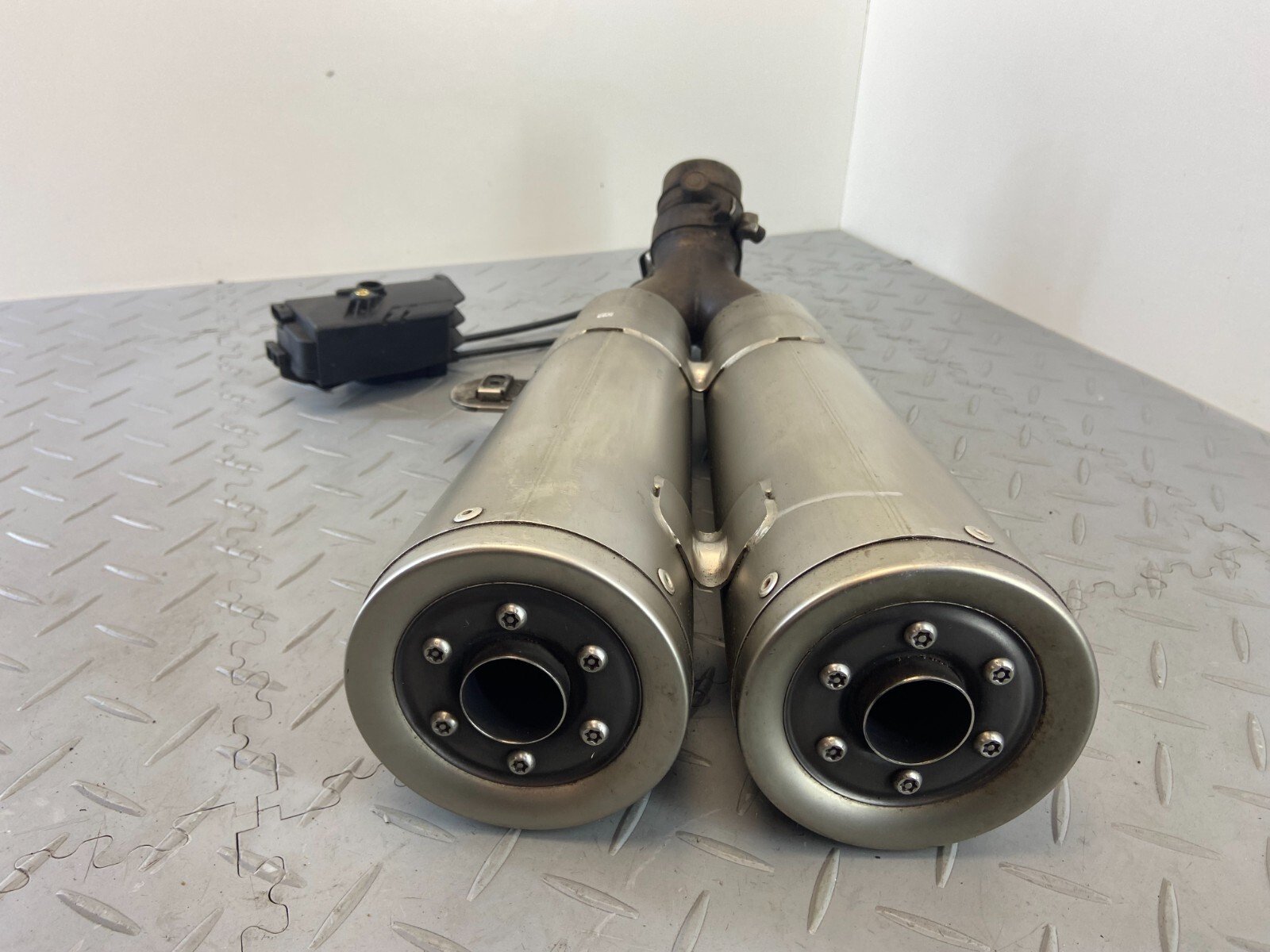 BMW R NINE T R9T PURE URBAN 2018 AKRAPOVIC EXHAUST SILENCER MUFFLER 8356968 - Image 13