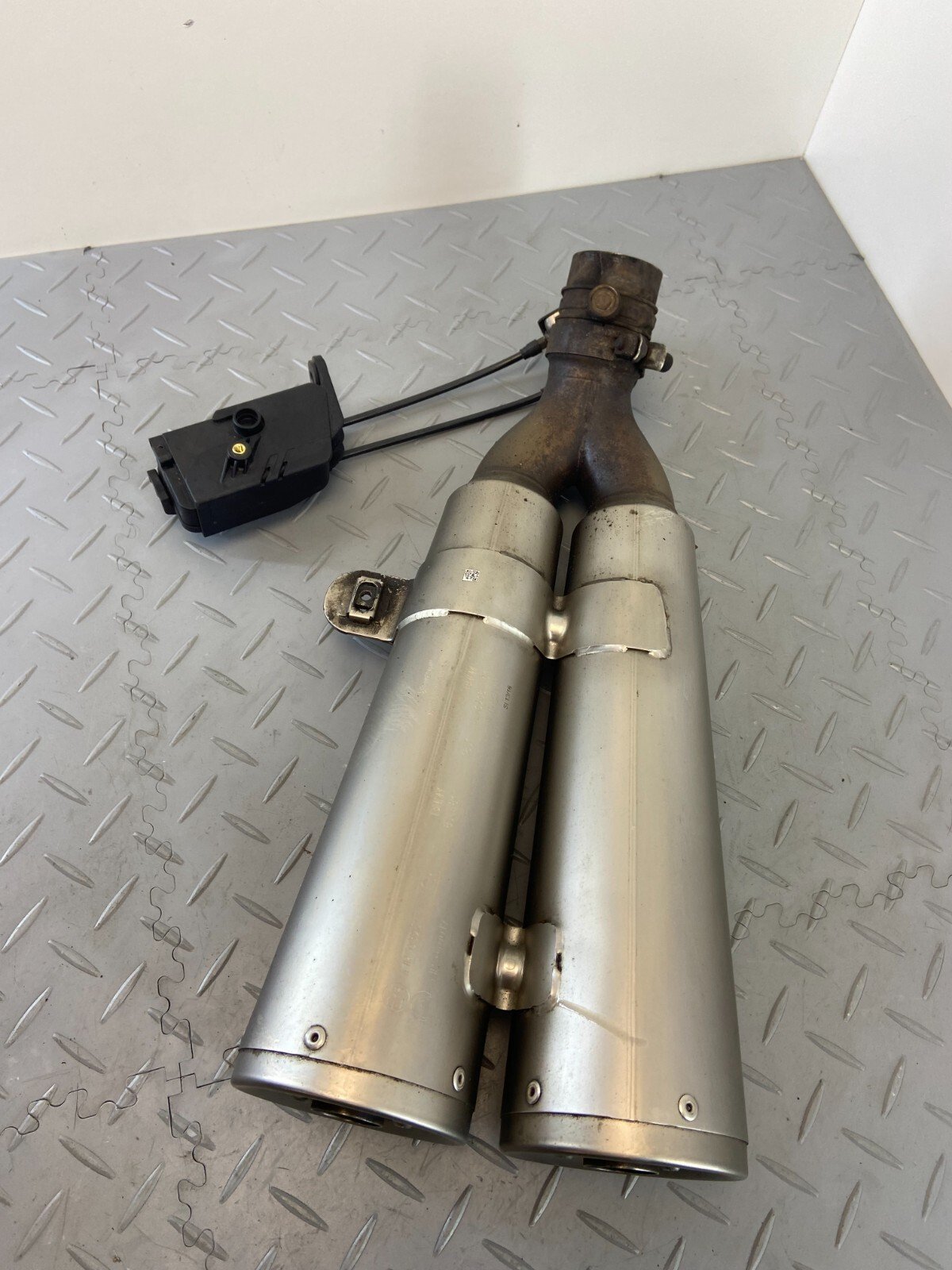 BMW R NINE T R9T PURE URBAN 2018 AKRAPOVIC EXHAUST SILENCER MUFFLER 8356968 - Image 15