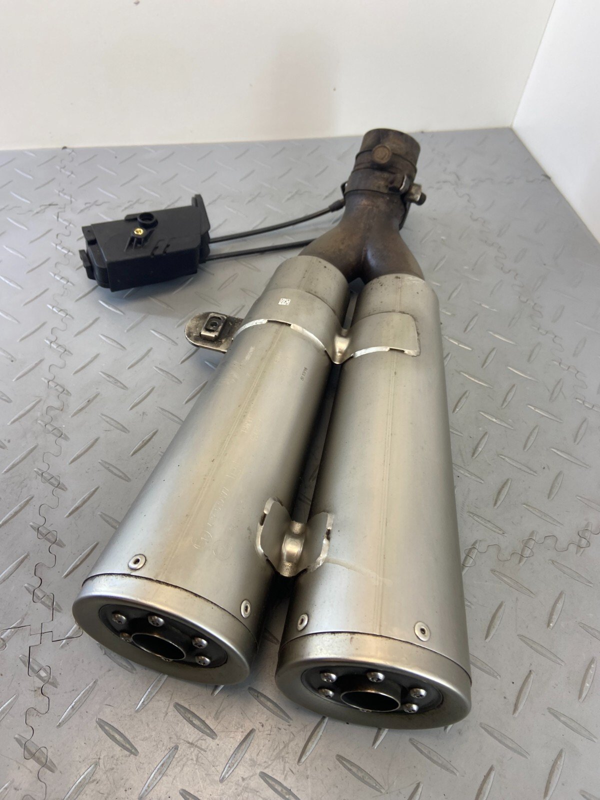 BMW R NINE T R9T PURE URBAN 2018 AKRAPOVIC EXHAUST SILENCER MUFFLER 8356968 - Image 16