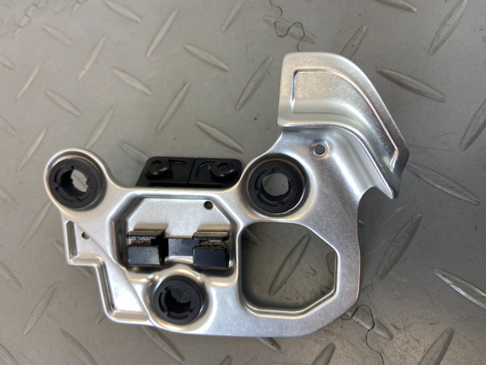 TRIUMPH STREET TRIPLE 765 RS 2019 SPEEDOMETER INSTRUMENT CLUSTER BRACKET MOUNT - Image 2