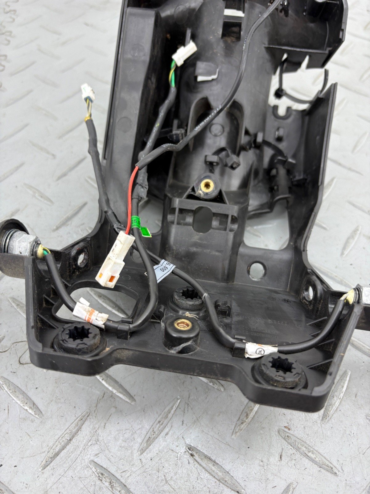 KTM DUKE 890 2021 FRONT HEADLIGHT MOUNT STAY & TURN SIGNALS 64114010000 - Image 4