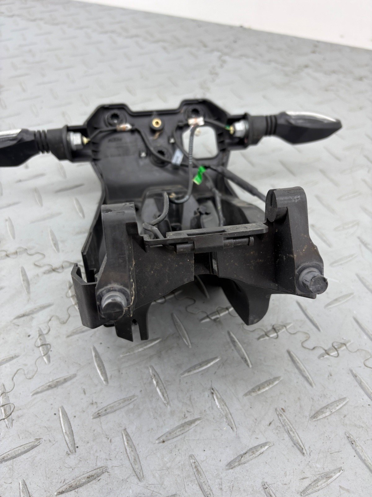 KTM DUKE 890 2021 FRONT HEADLIGHT MOUNT STAY & TURN SIGNALS 64114010000 - Image 7