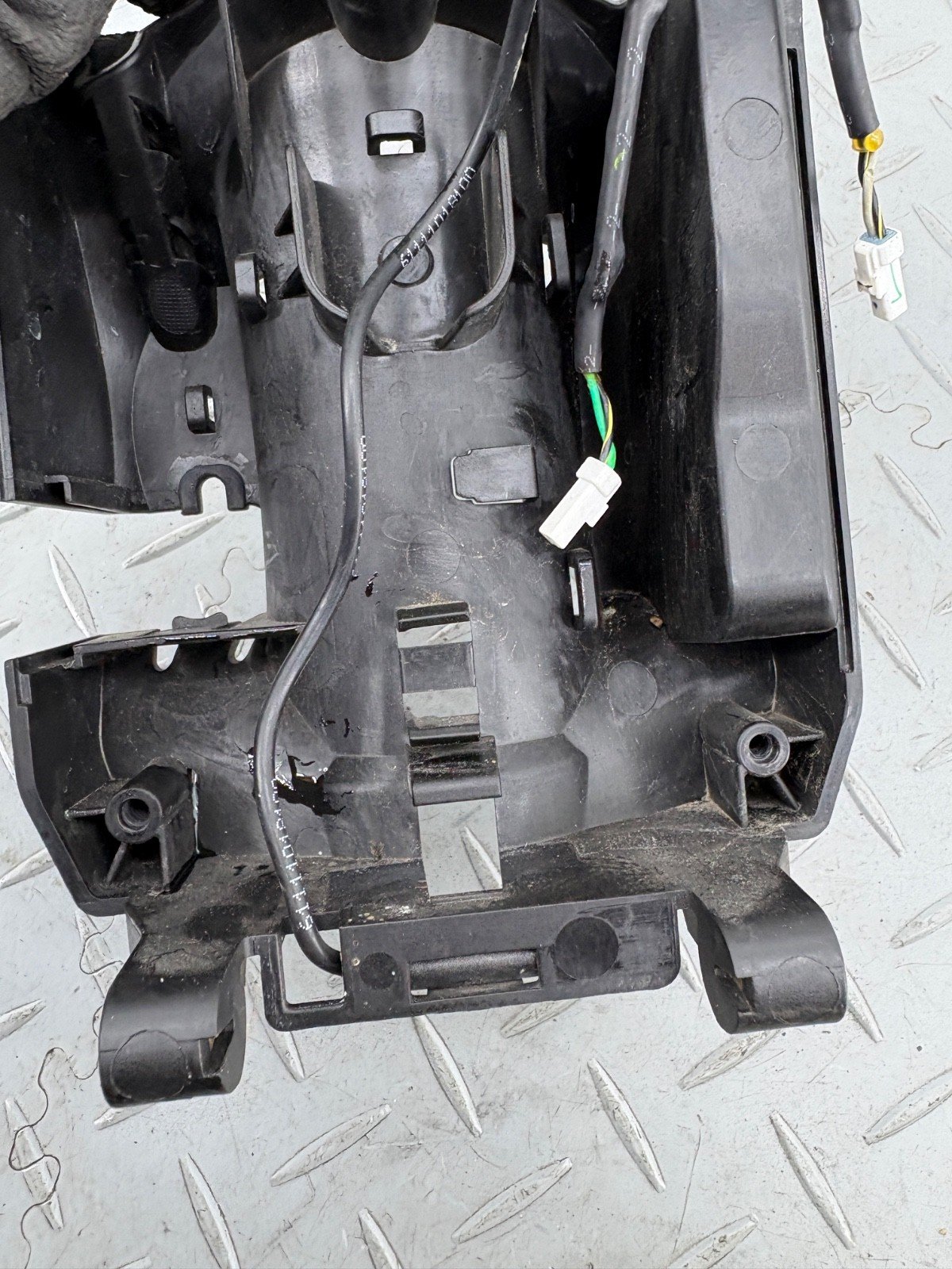 KTM DUKE 890 2021 FRONT HEADLIGHT MOUNT STAY & TURN SIGNALS 64114010000 - Image 9