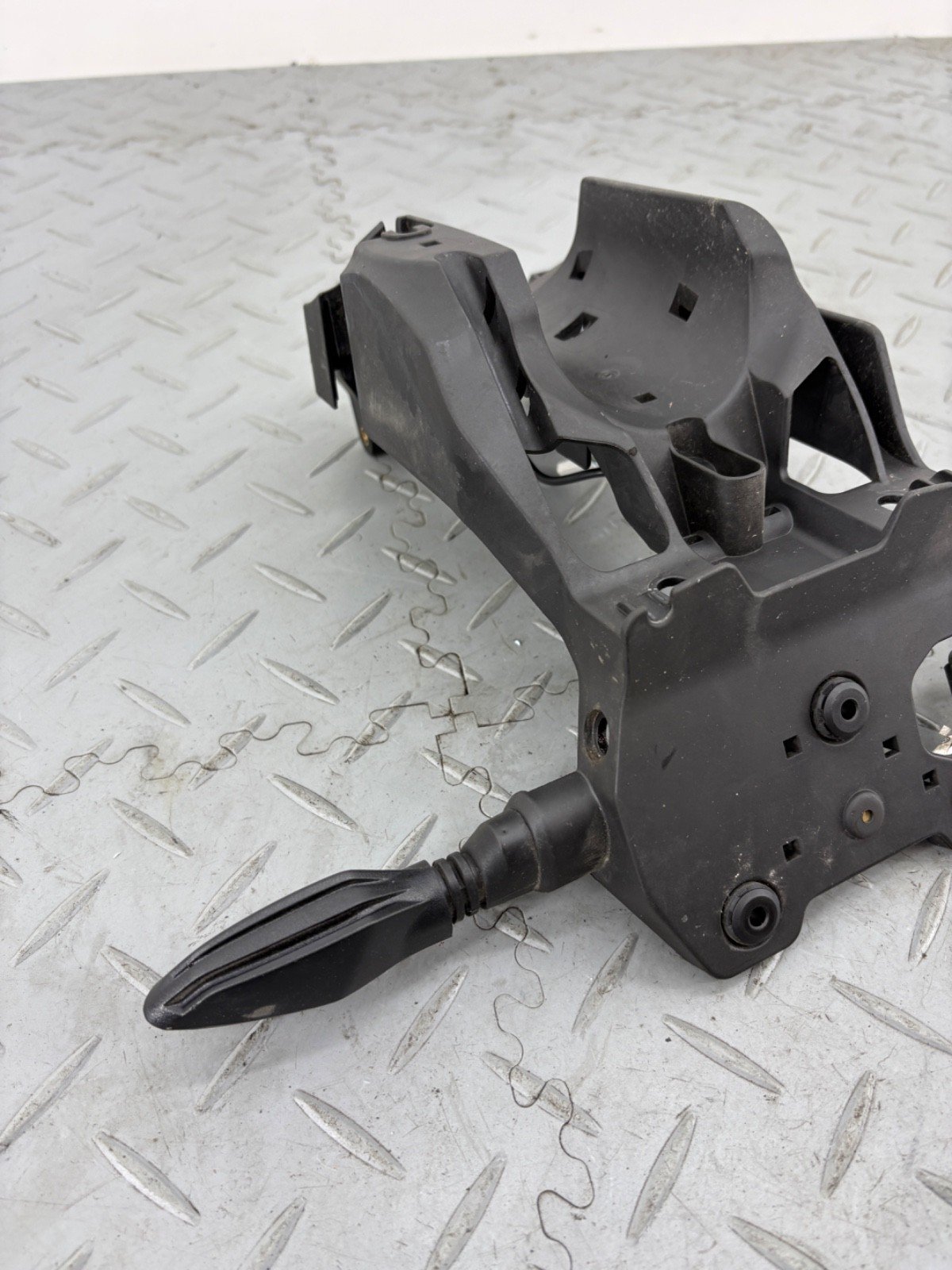KTM DUKE 890 2021 FRONT HEADLIGHT MOUNT STAY & TURN SIGNALS 64114010000 - Image 13