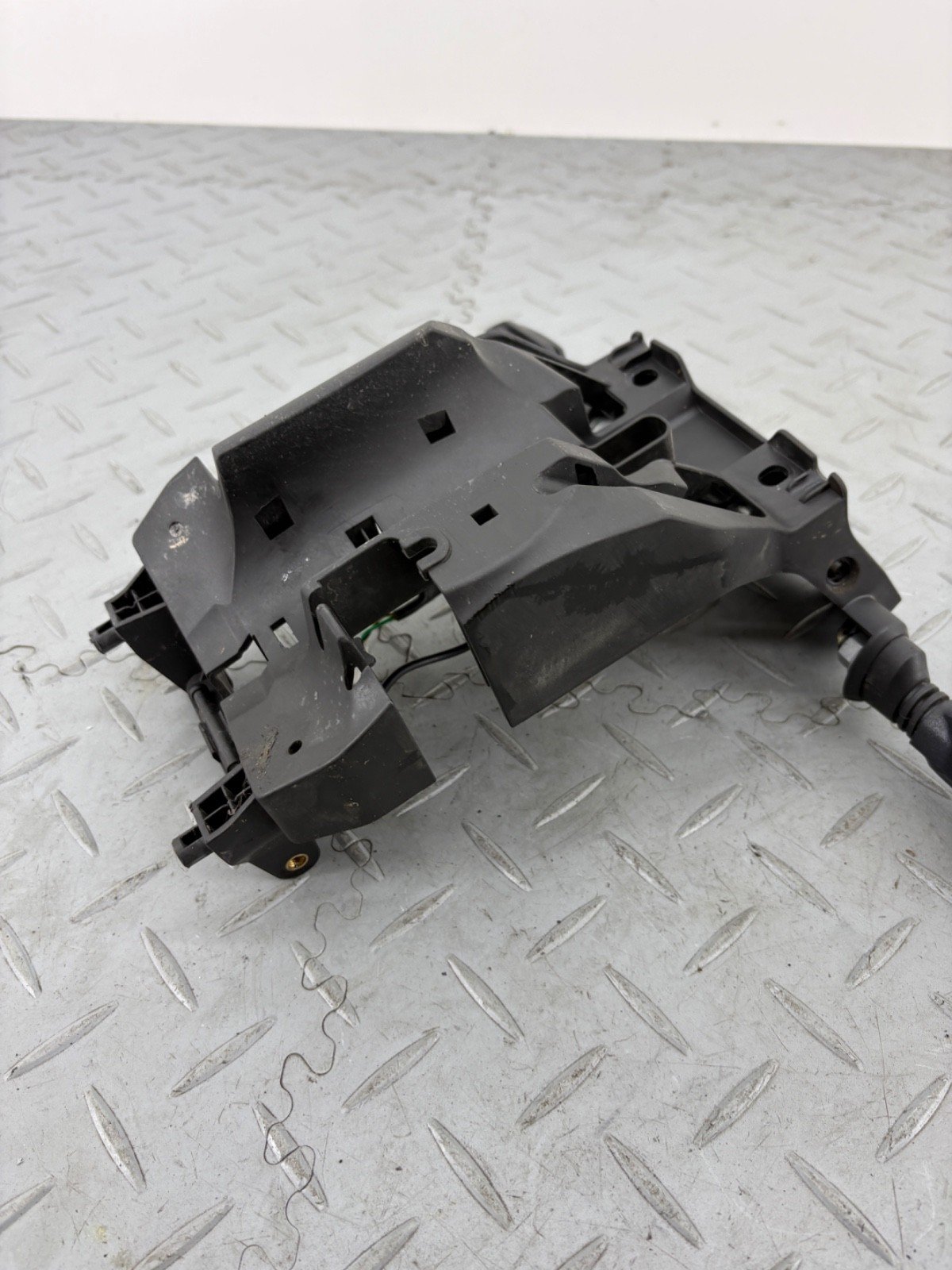 KTM DUKE 890 2021 FRONT HEADLIGHT MOUNT STAY & TURN SIGNALS 64114010000 - Image 14