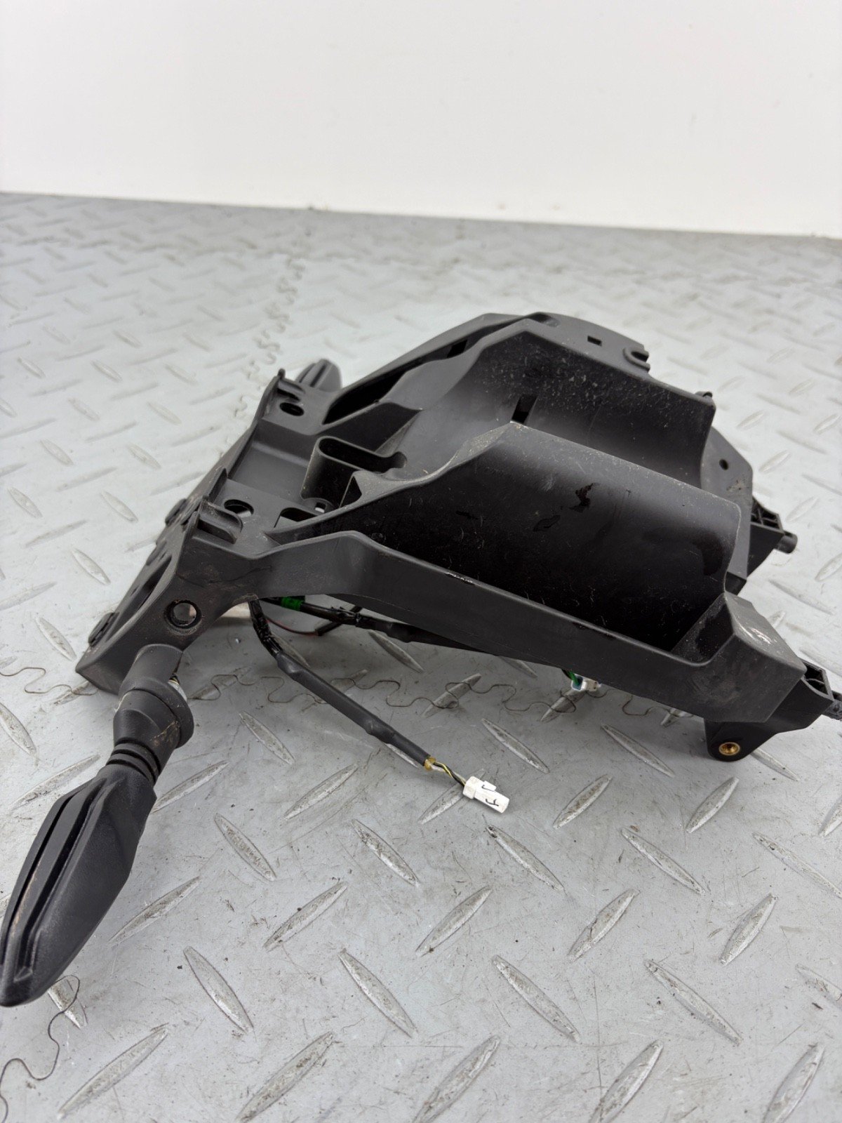 KTM DUKE 890 2021 FRONT HEADLIGHT MOUNT STAY & TURN SIGNALS 64114010000 - Image 16