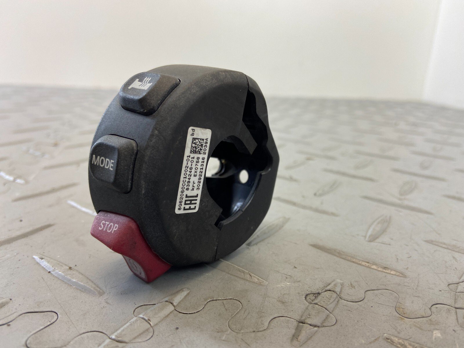 BMW F900XR K84 2020 RIGHT HANDLEBAR CONTROL SWITCH KILL SWITCH 8394246 - Image 2