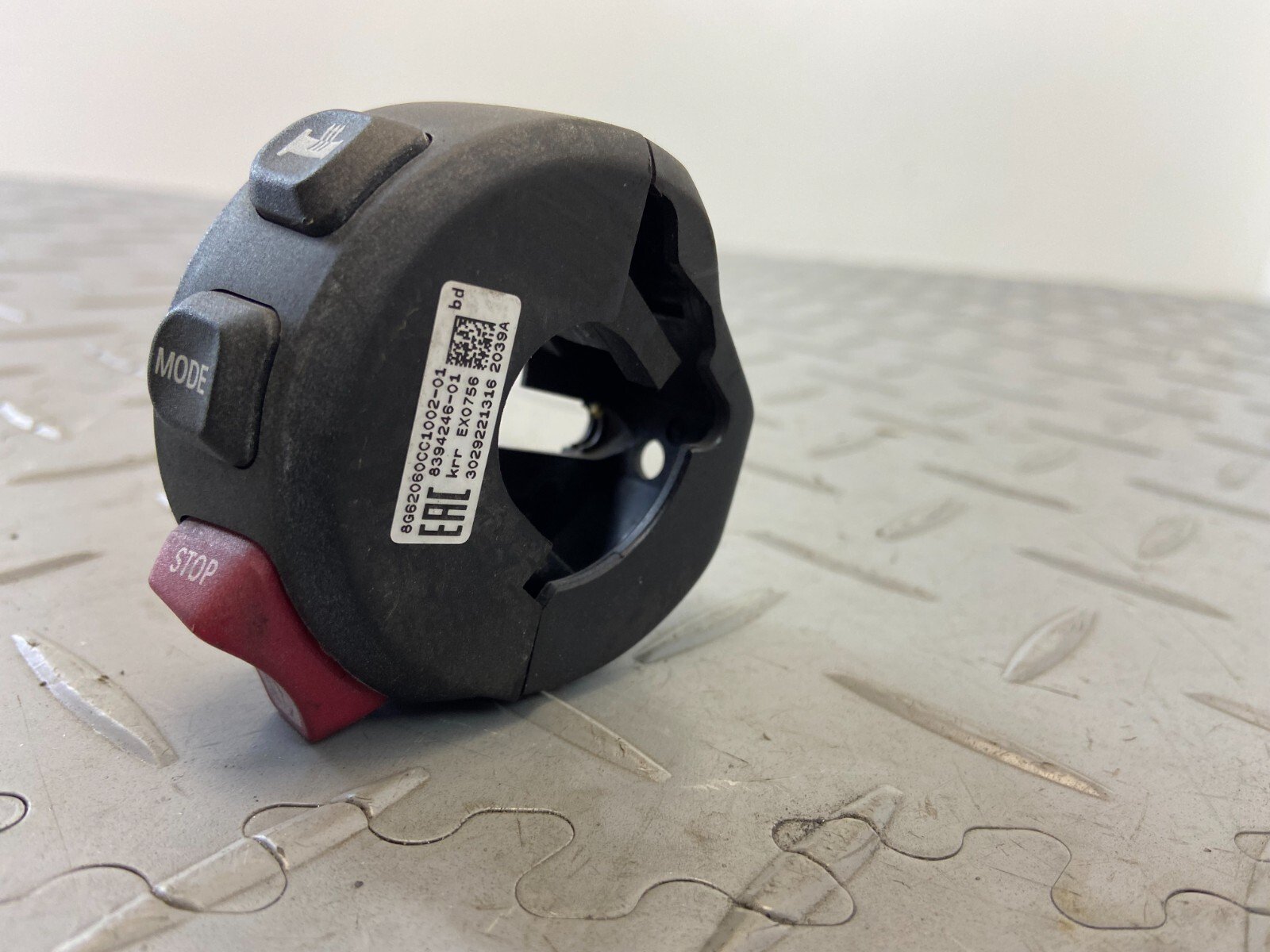 BMW F900XR K84 2020 RIGHT HANDLEBAR CONTROL SWITCH KILL SWITCH 8394246 - Image 3