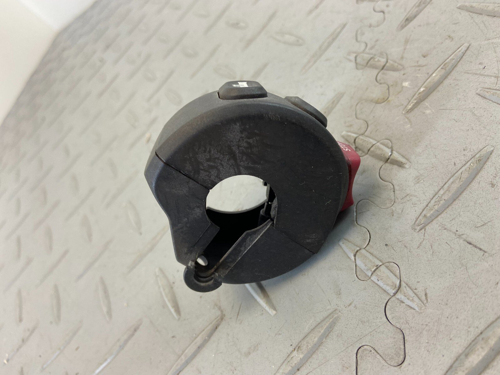 BMW F900XR K84 2020 RIGHT HANDLEBAR CONTROL SWITCH KILL SWITCH 8394246 - Image 5