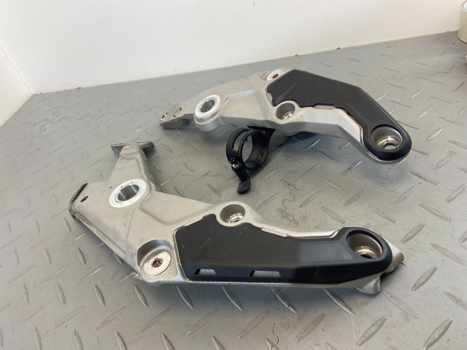 DUCATI MULTISTRADA V4 S 1100 2021 RIGHT & LEFT FRAME PLATES - Image 3