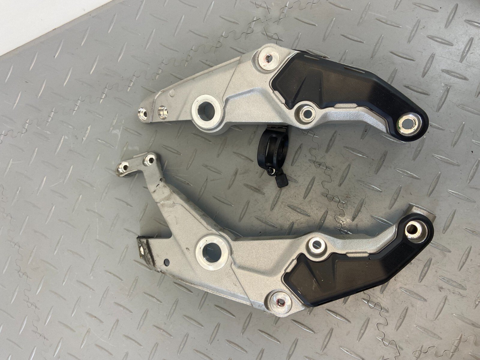 DUCATI MULTISTRADA V4 S 1100 2021 RIGHT & LEFT FRAME PLATES - Image 4