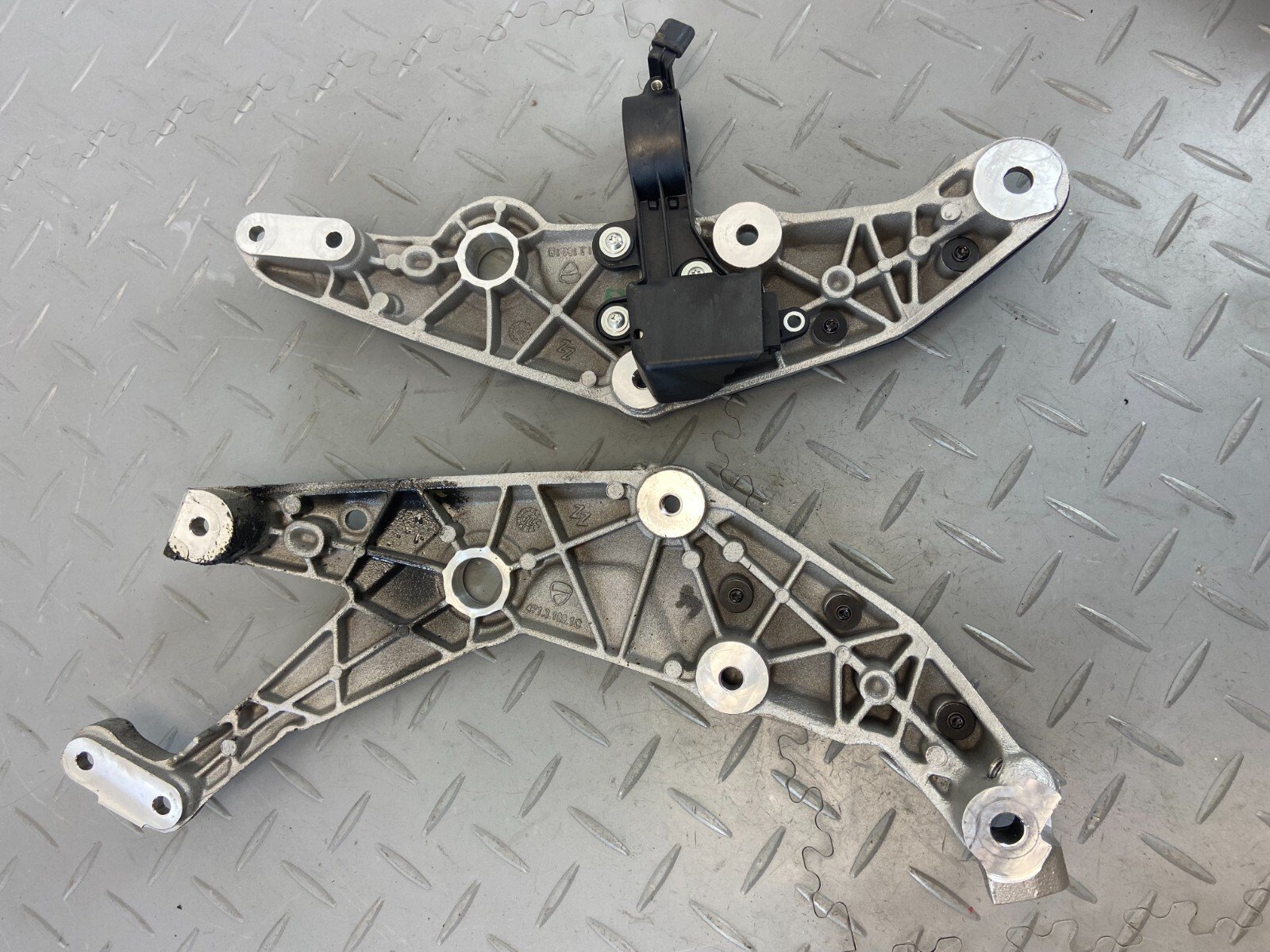 DUCATI MULTISTRADA V4 S 1100 2021 RIGHT & LEFT FRAME PLATES - Image 5