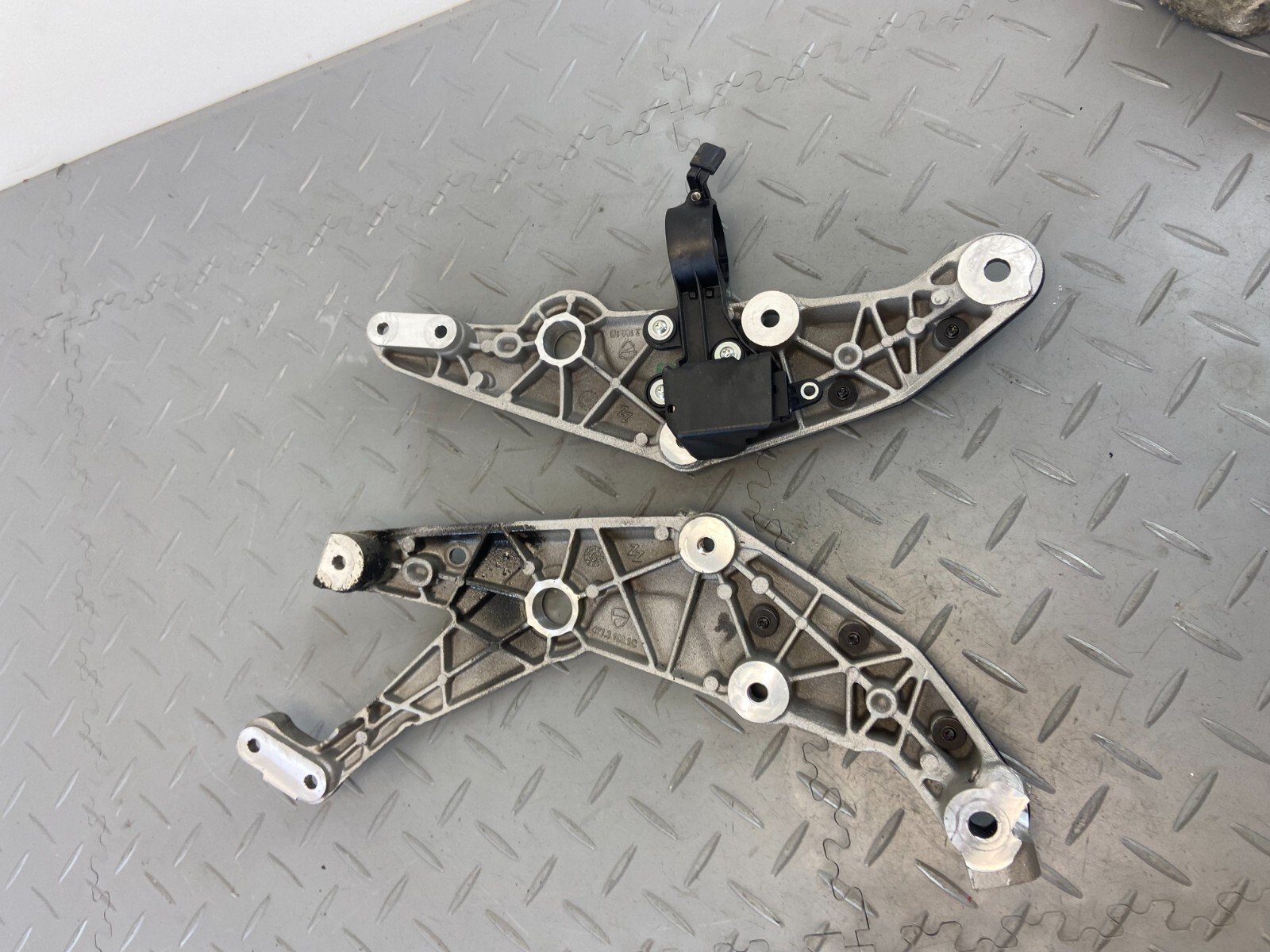 DUCATI MULTISTRADA V4 S 1100 2021 RIGHT & LEFT FRAME PLATES - Image 8