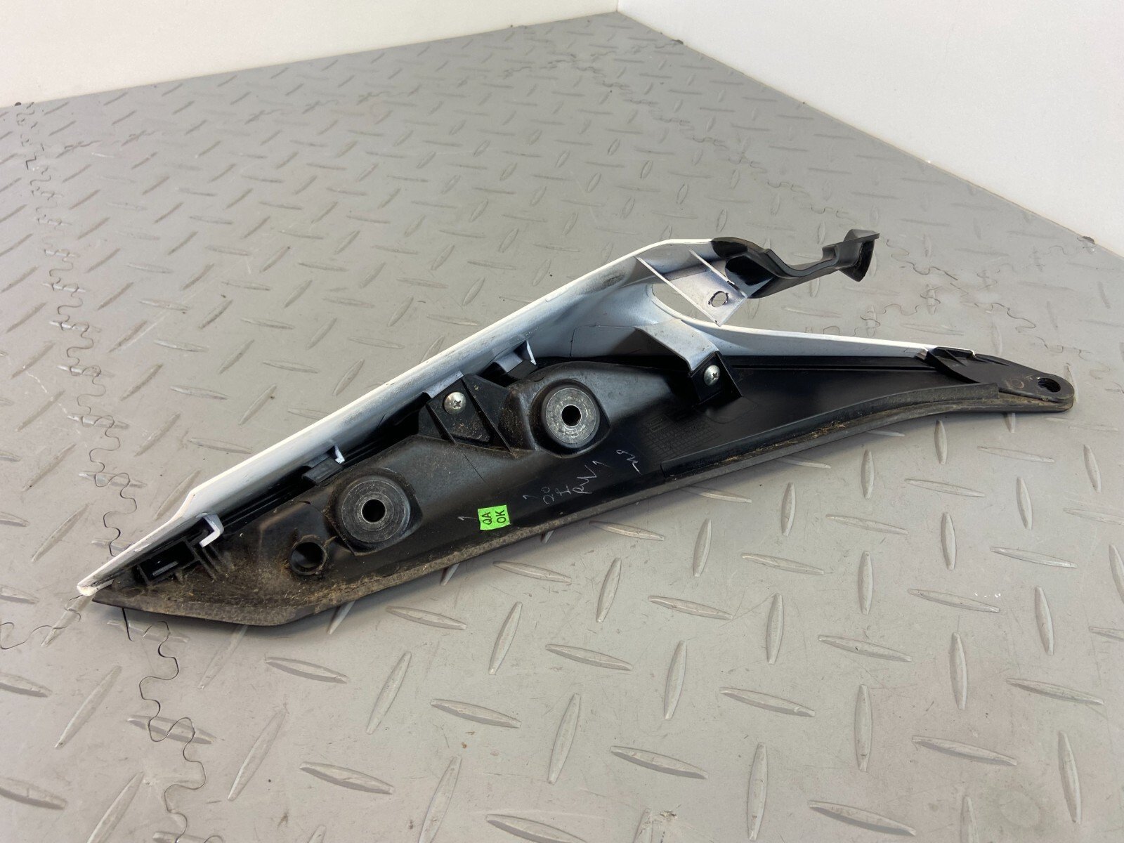 KTM DUKE 390 2019 LEFT SIDE LH REAR UNDER SEAT FAIRING GRAB RAIL - Image 5