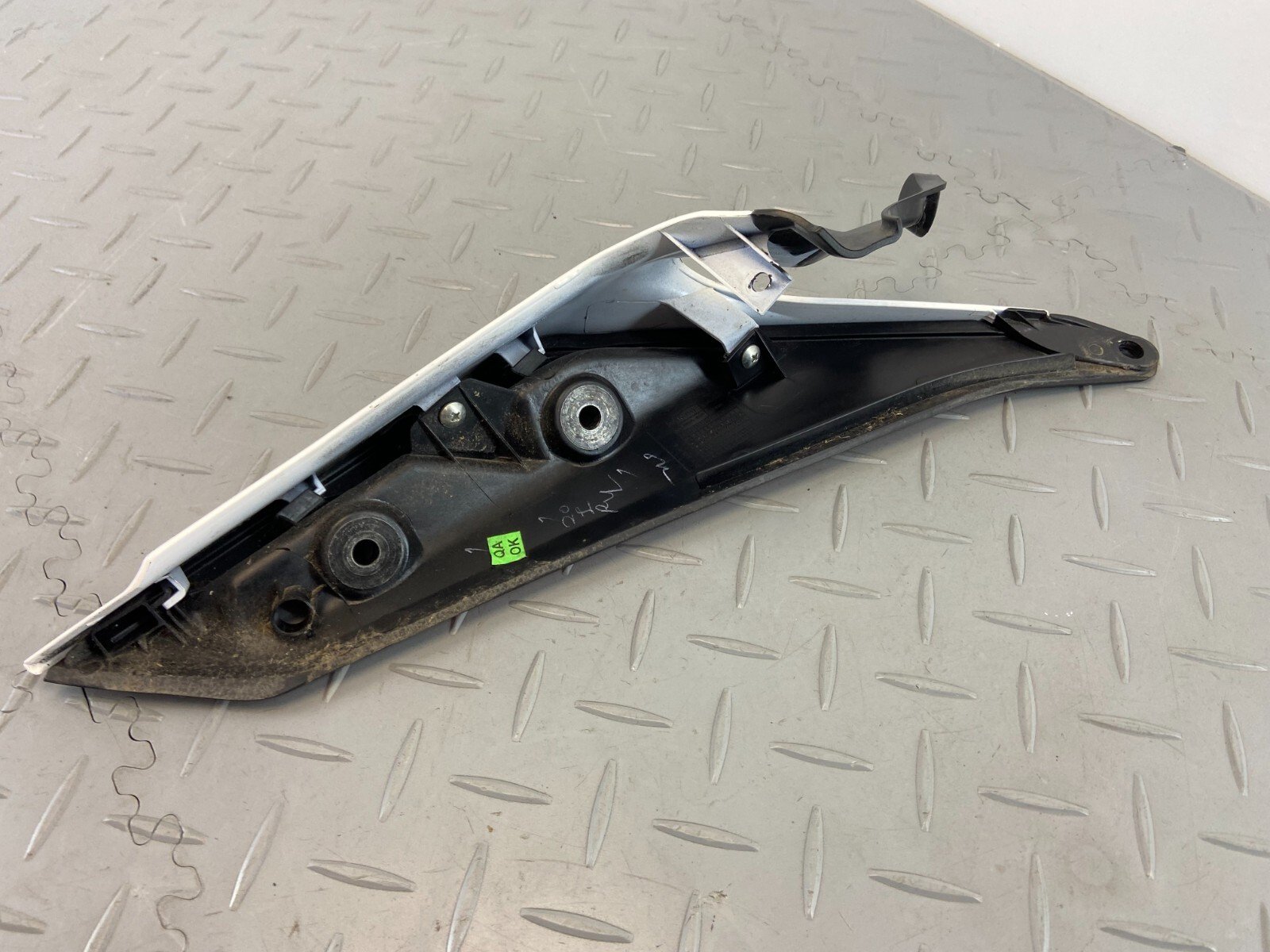 KTM DUKE 390 2019 LEFT SIDE LH REAR UNDER SEAT FAIRING GRAB RAIL - Image 7