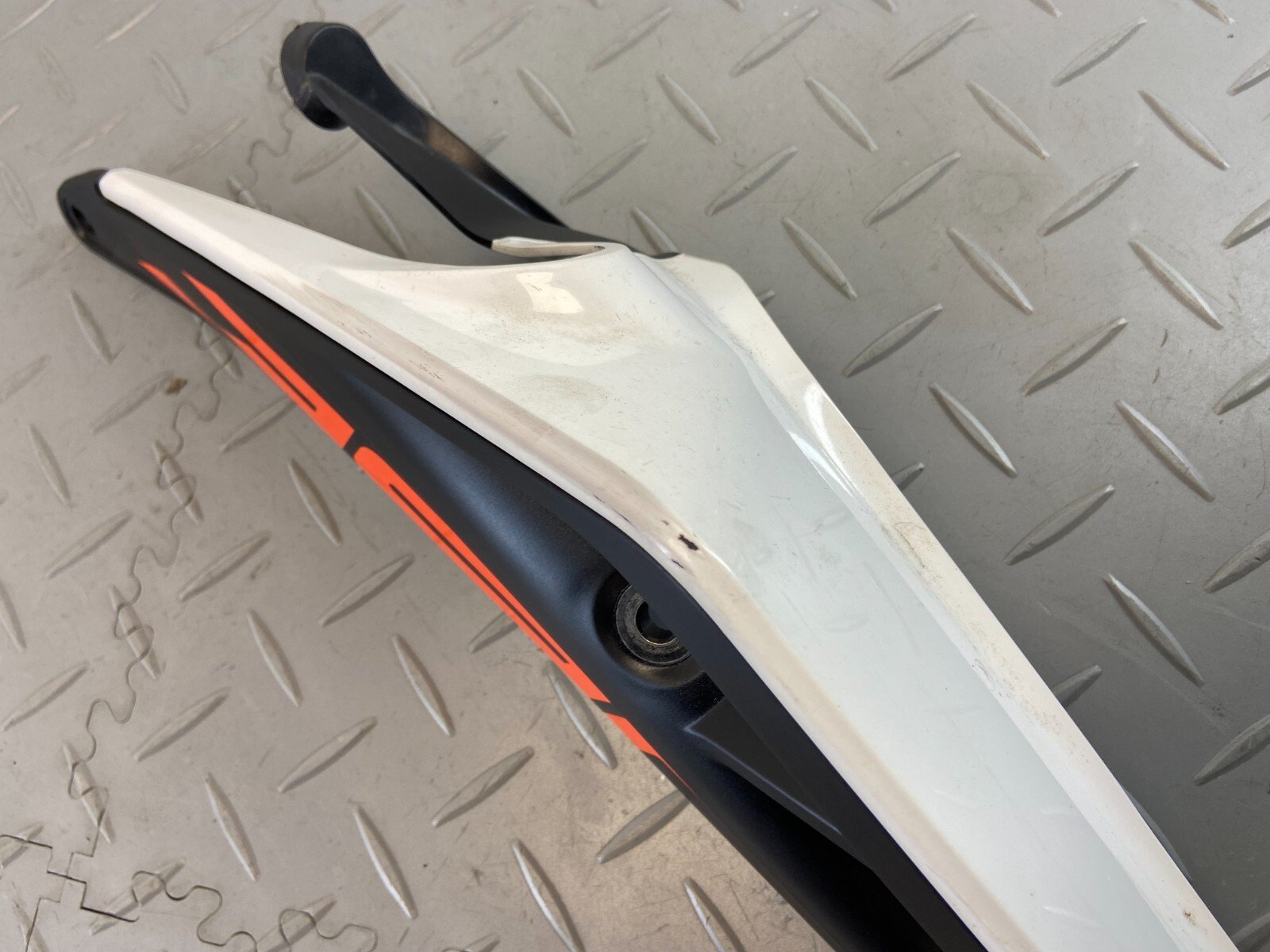 KTM DUKE 390 2019 LEFT SIDE LH REAR UNDER SEAT FAIRING GRAB RAIL - Image 8