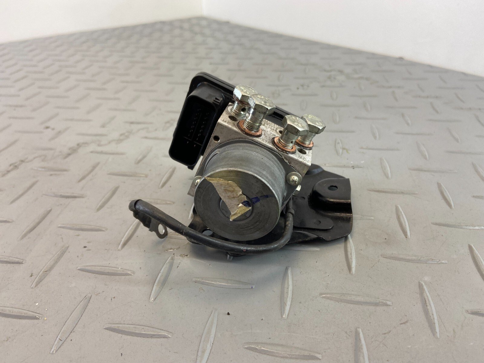KTM DUKE 390 2019 ABS BRAKE MASTER PUMP 93342031000 - Image 4