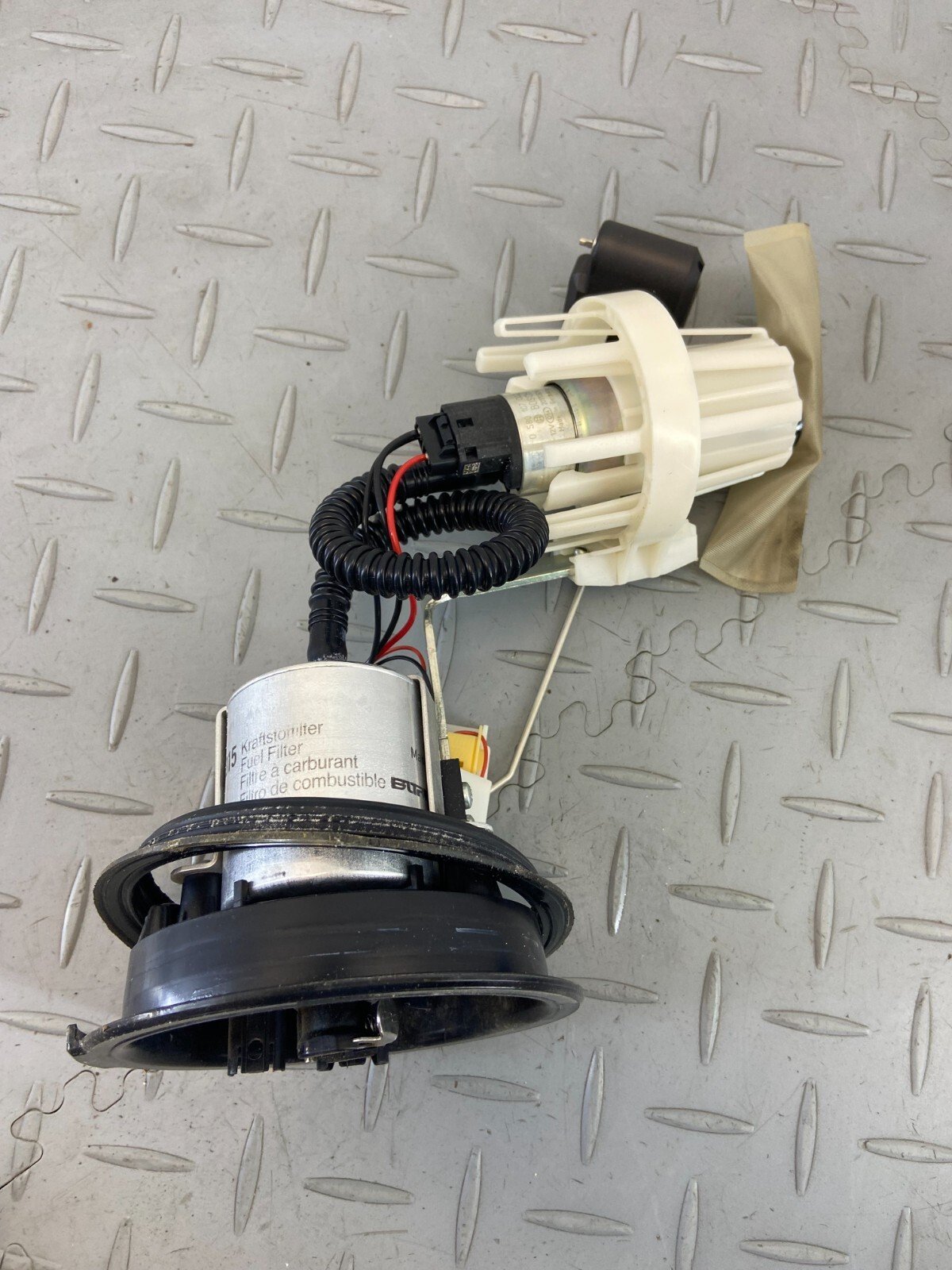BMW R1200GS ADV 2016 K51 FUEL PUMP SENDING UNIT 8521488 - Image 2