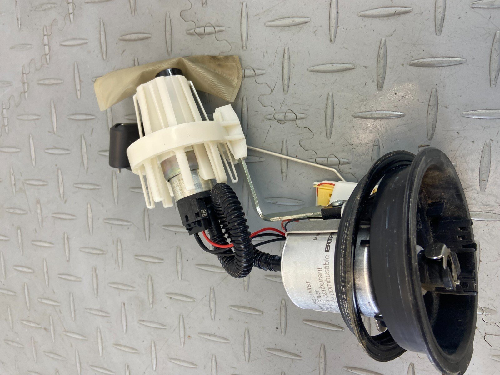 BMW R1200GS ADV 2016 K51 FUEL PUMP SENDING UNIT 8521488 - Image 5