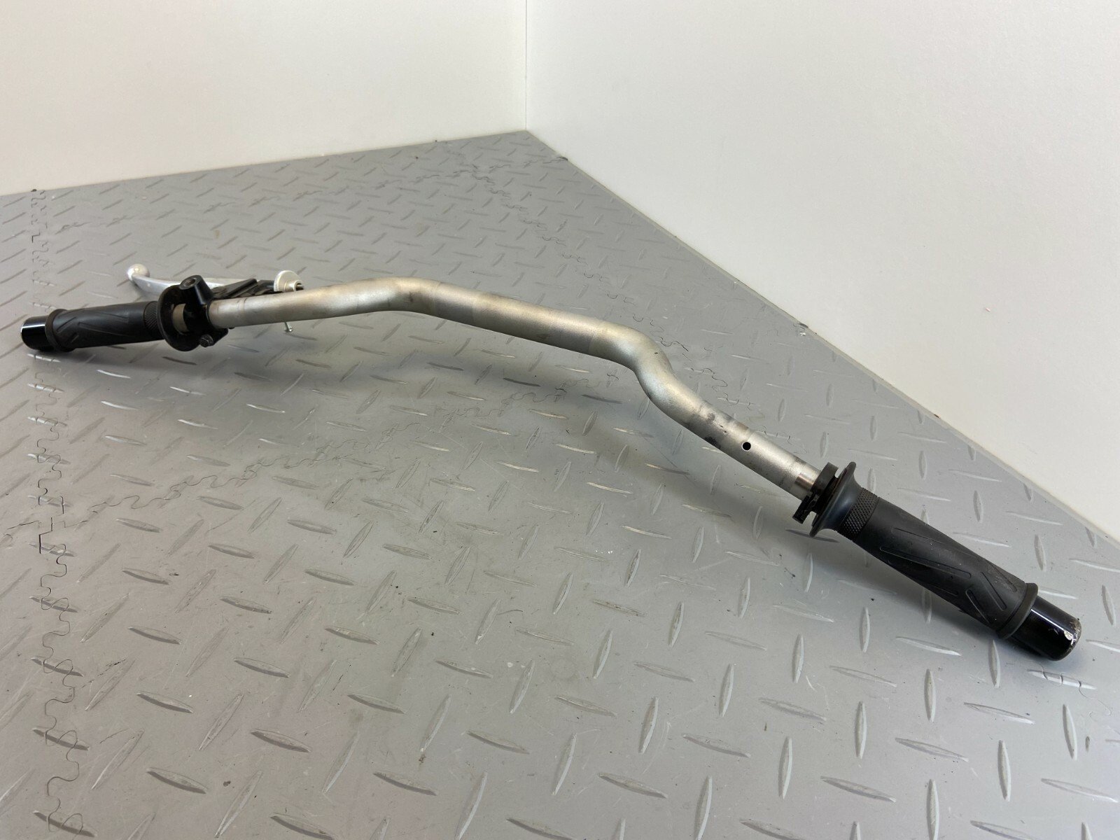 YAMAHA MT-10 MT10 FZ10 FZ-10 2017 HANDLEBAR HANDLEBARS GRIP CLUTCH LEVER - Image 3