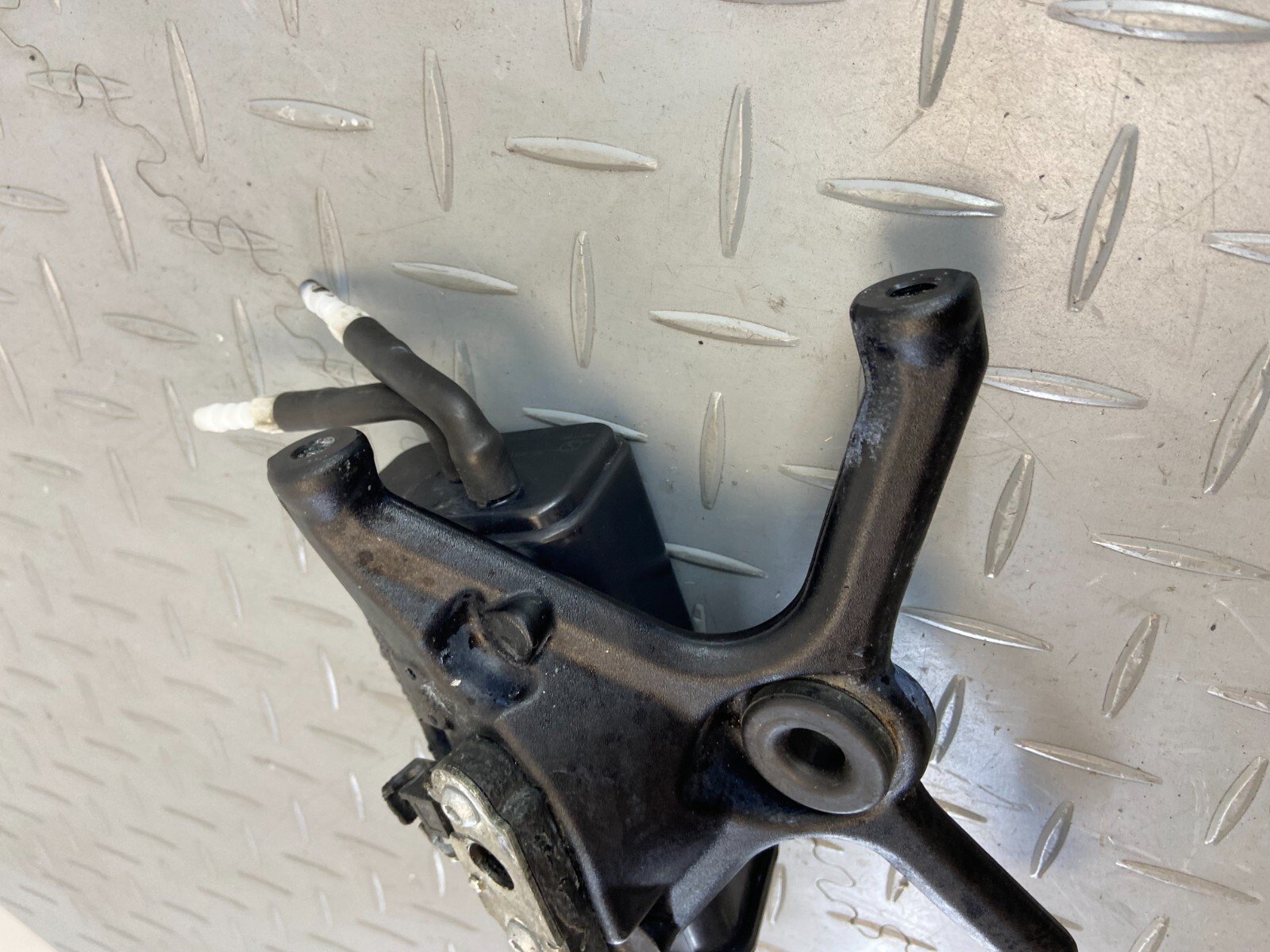 KTM SUPERDUKE 1290 R 2017 SEAT LOCK BRACKET MOUNT LATCH - Image 3