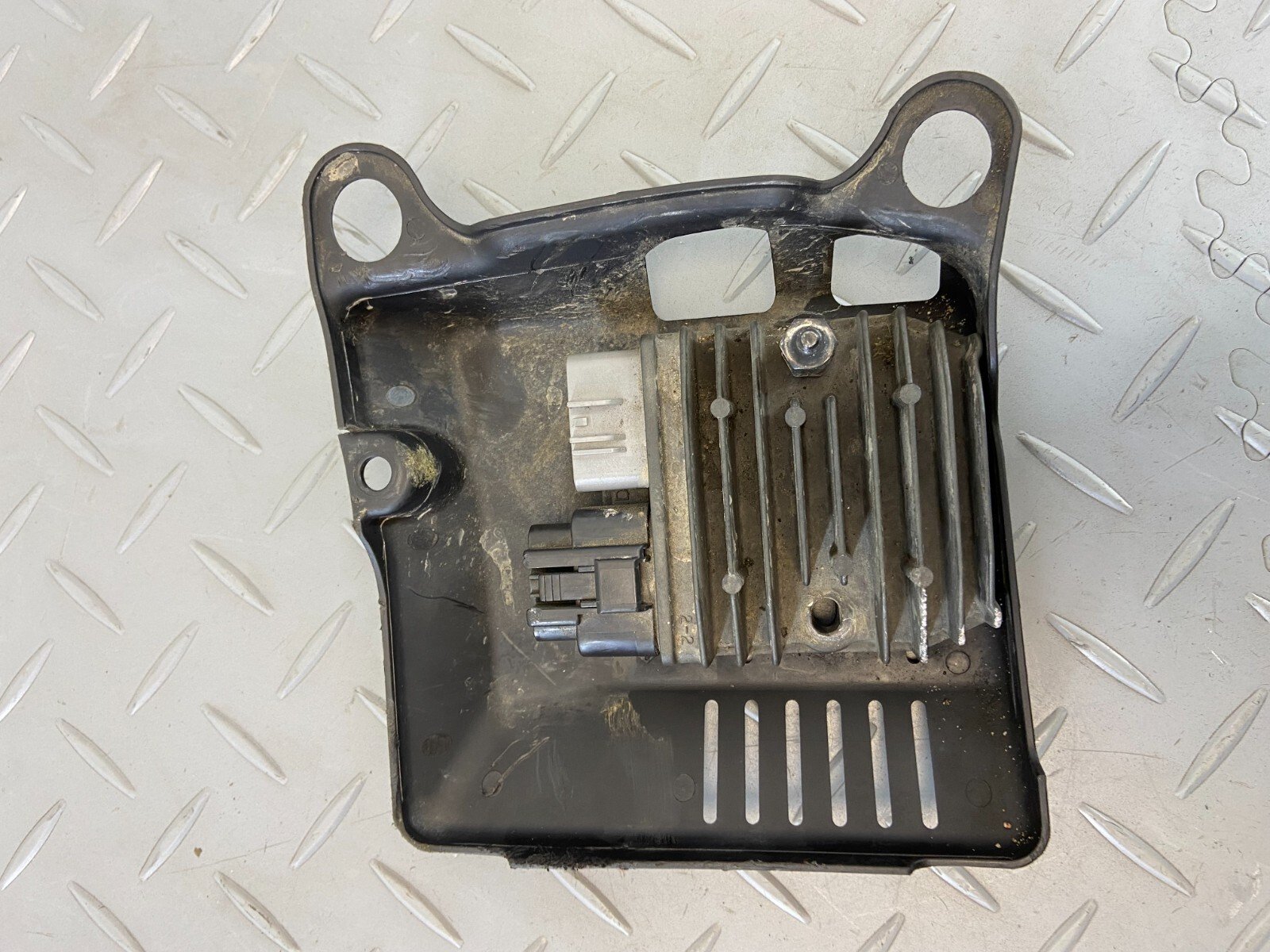 DUCATI MONSTER 1200 S 2020 VOLTAGE REGULATOR RECTIFIER SH821AA - Image 3