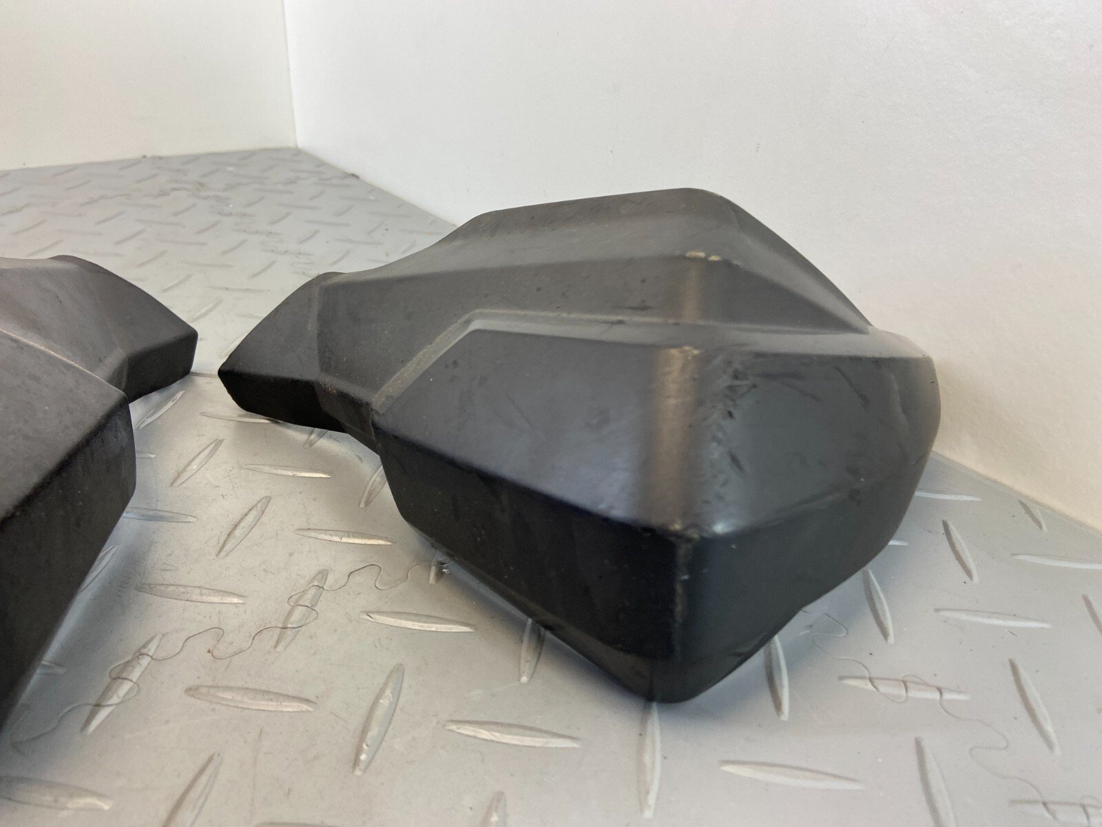 TRIUMPH TIGER XRT 1200 2015 HAND GUARDS HAND COVERS PAIR RIGHT & LEFT (DAMADGED) - Image 4