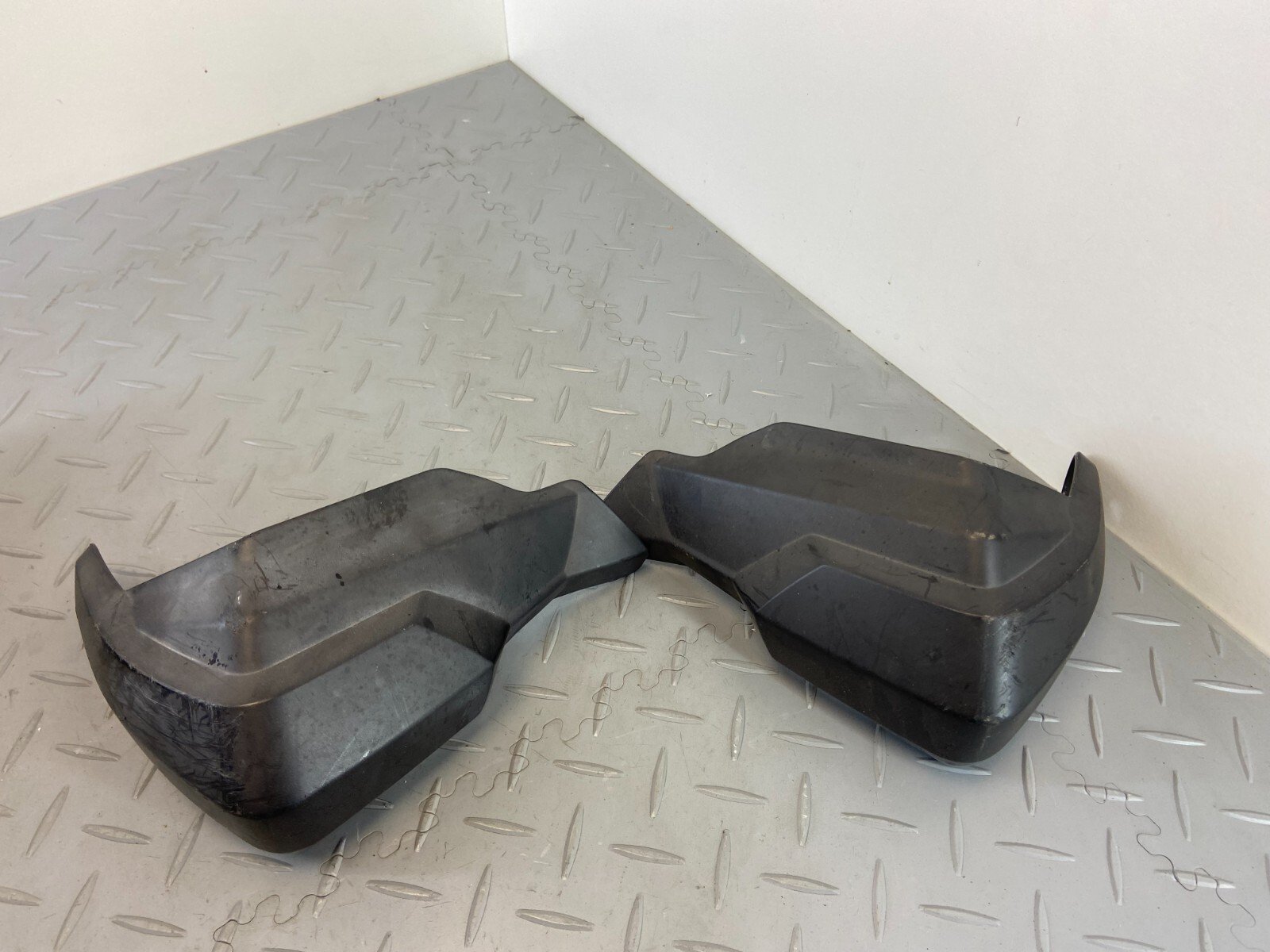 TRIUMPH TIGER XRT 1200 2015 HAND GUARDS HAND COVERS PAIR RIGHT & LEFT (DAMADGED) - Image 7