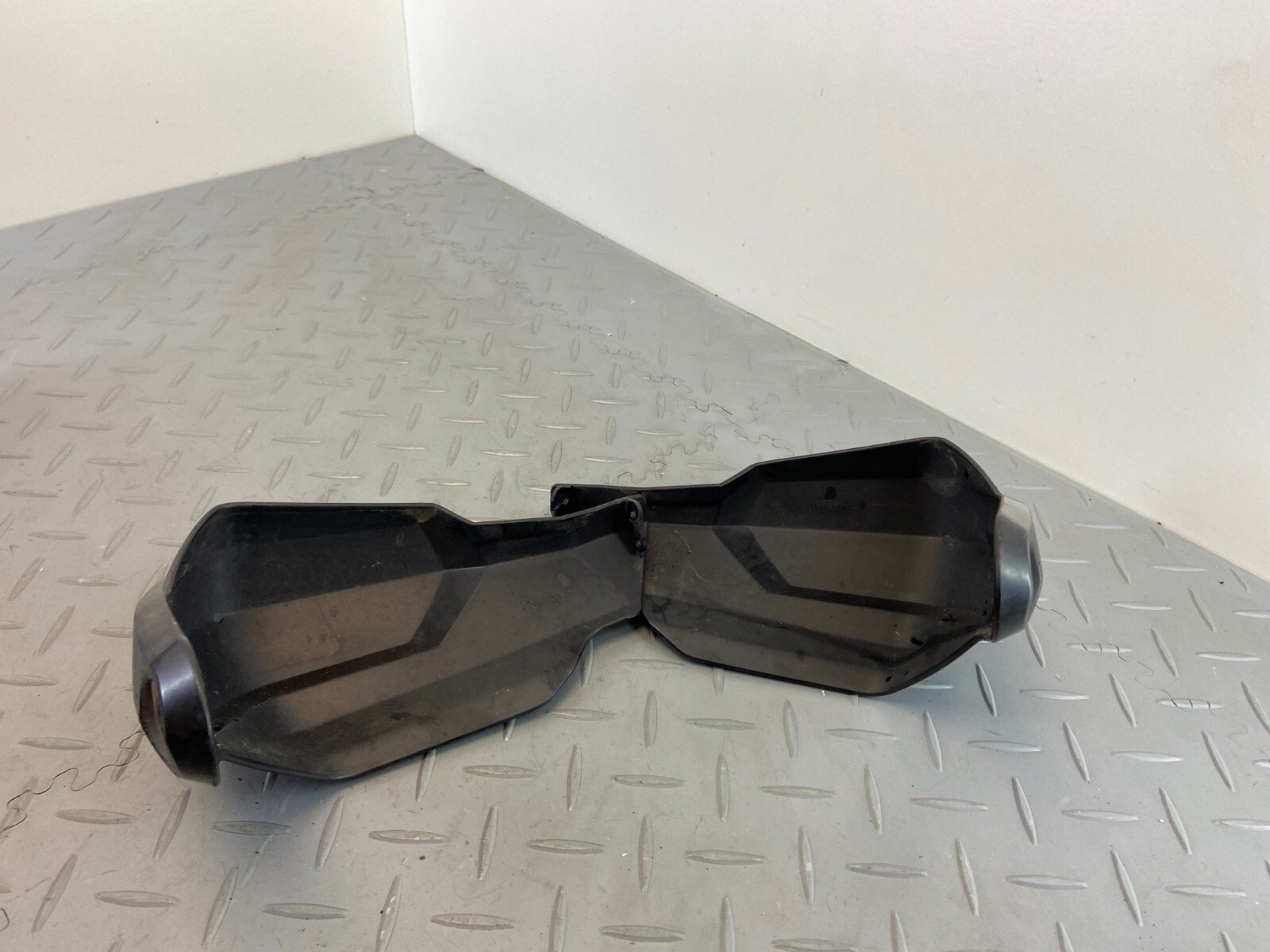 TRIUMPH TIGER XRT 1200 2015 HAND GUARDS HAND COVERS PAIR RIGHT & LEFT (DAMADGED) - Image 11