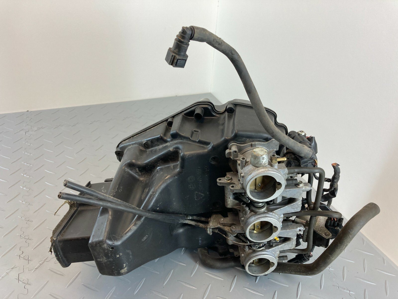 TRIUMPH DAYTONA 675 2007 THROTTLE BODY & AIR BOX - Image 3
