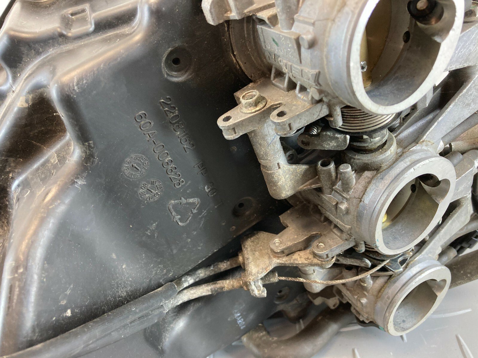 TRIUMPH DAYTONA 675 2007 THROTTLE BODY & AIR BOX - Image 4