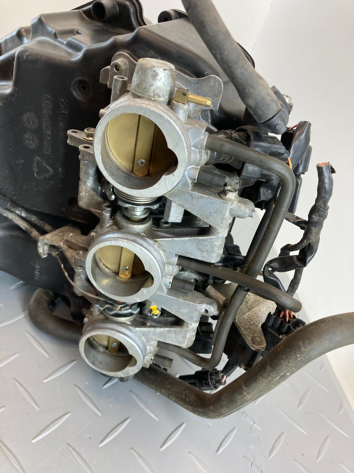 TRIUMPH DAYTONA 675 2007 THROTTLE BODY & AIR BOX - Image 5