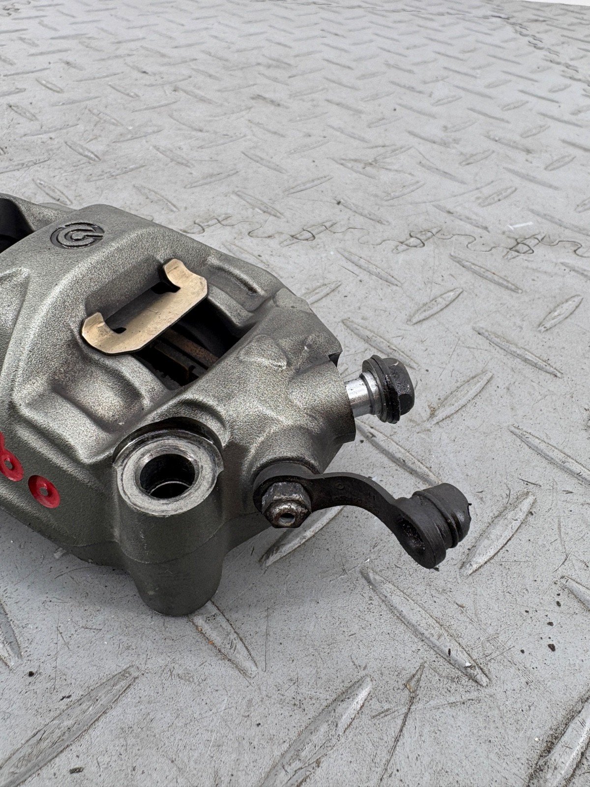 KAWASAKI ZZR 1400 ZZR1400 ZX14 2016 FRONT BRAKE CALIPERS (1 SCREW BROKEN) - Image 2