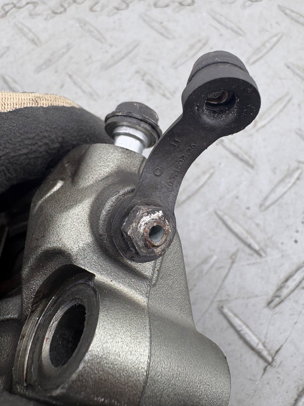 KAWASAKI ZZR 1400 ZZR1400 ZX14 2016 FRONT BRAKE CALIPERS (1 SCREW BROKEN) - Image 3