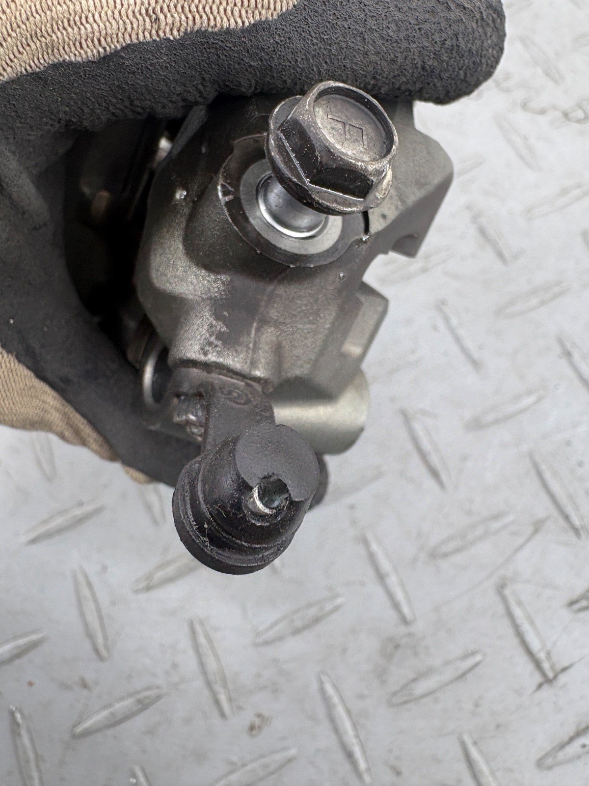 KAWASAKI ZZR 1400 ZZR1400 ZX14 2016 FRONT BRAKE CALIPERS (1 SCREW BROKEN) - Image 5