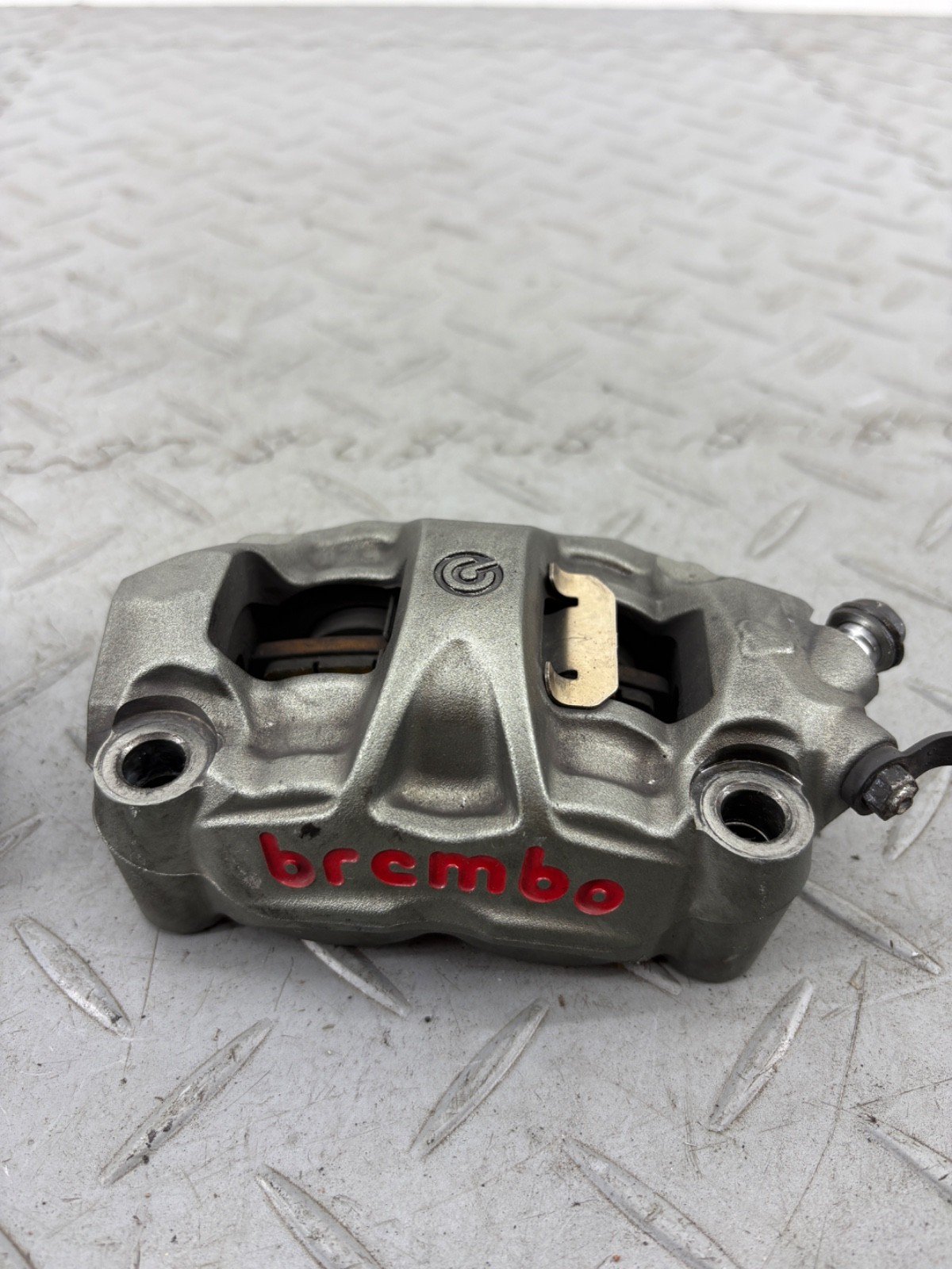 KAWASAKI ZZR 1400 ZZR1400 ZX14 2016 FRONT BRAKE CALIPERS (1 SCREW BROKEN) - Image 6